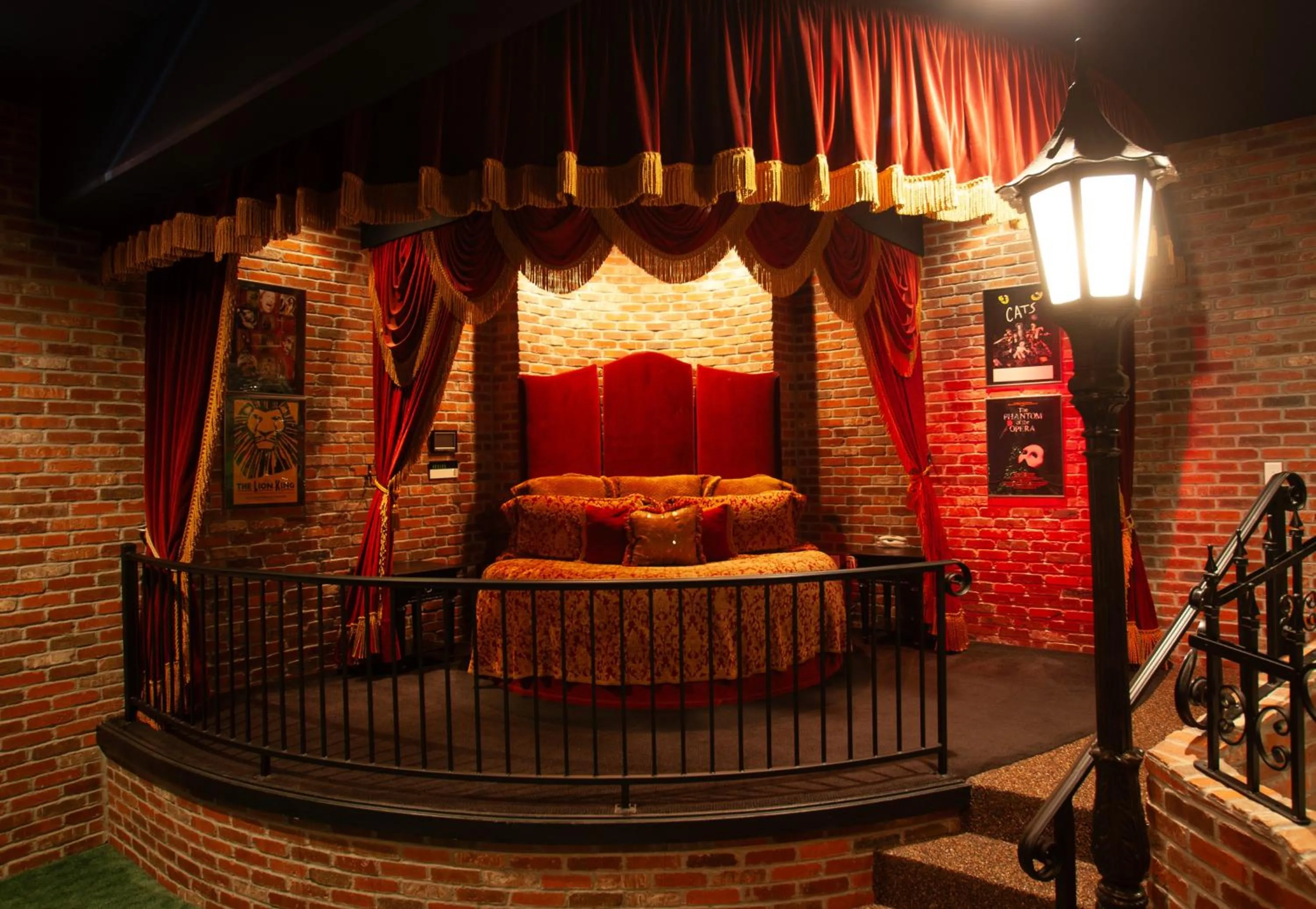 Destinations Inn Theme Rooms