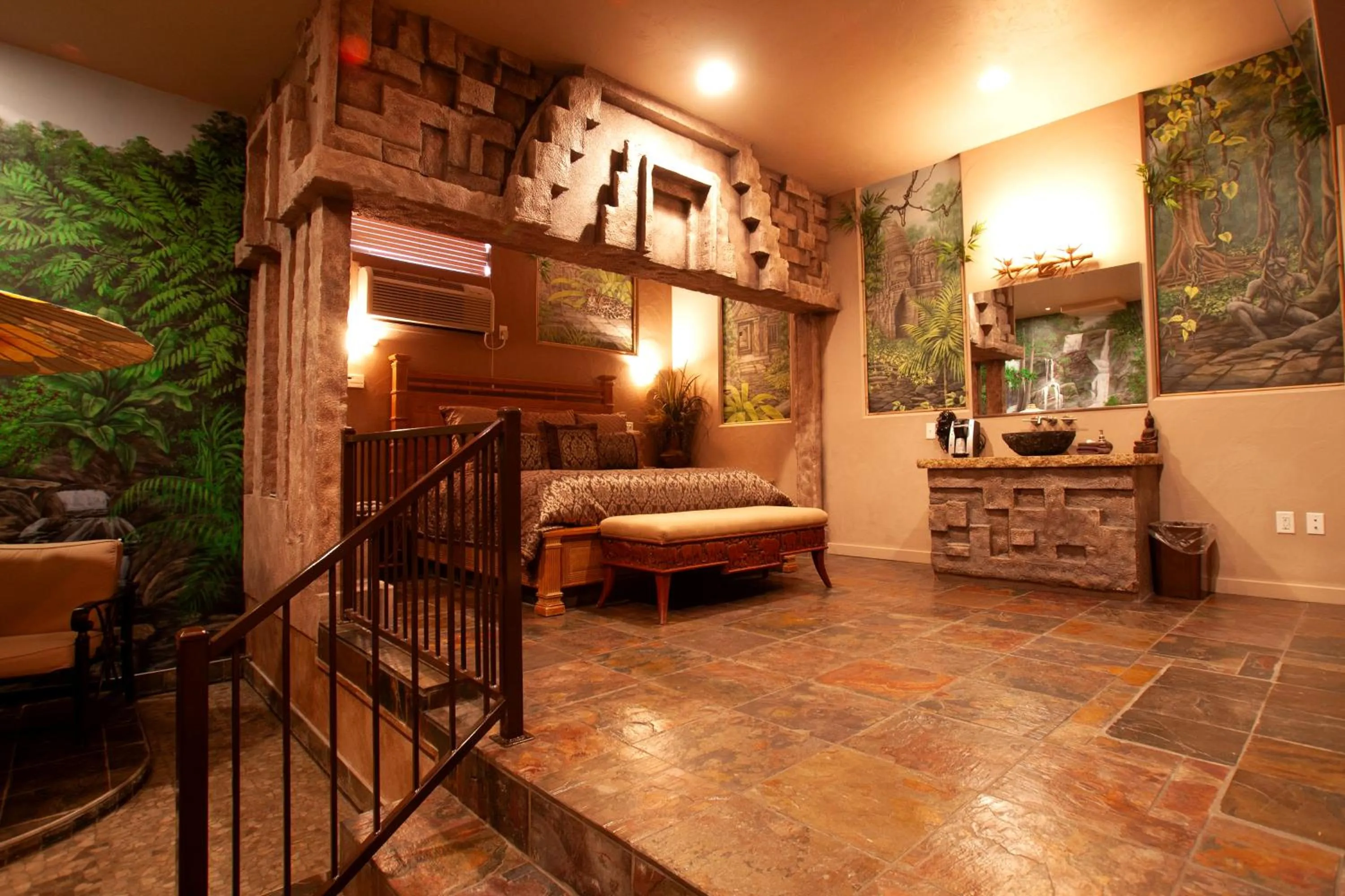 Destinations Inn Theme Rooms