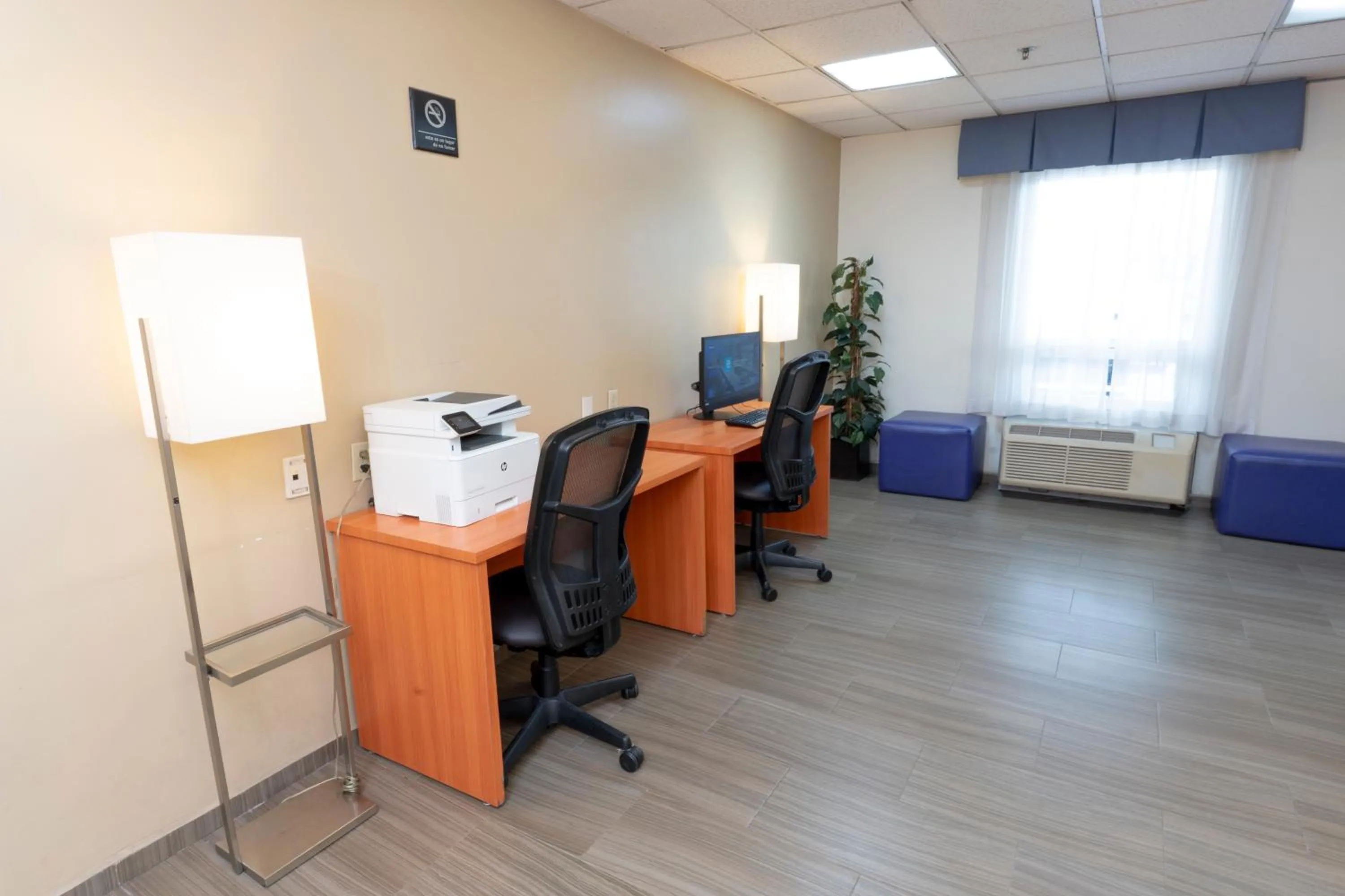 TV and multimedia in Hampton Inn by Hilton Guadalajara-Aeropuerto