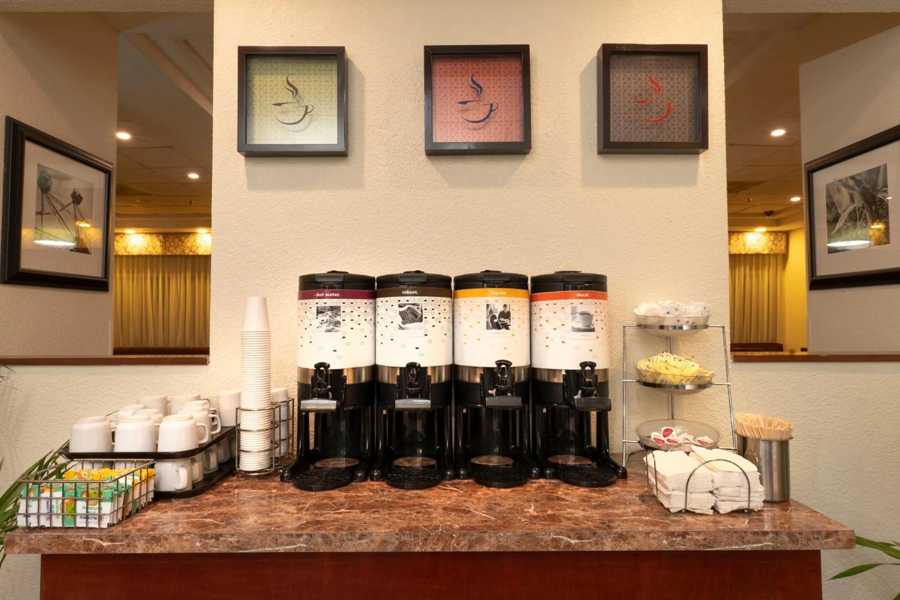 Coffee/tea facilities in Hampton Inn by Hilton Guadalajara-Aeropuerto