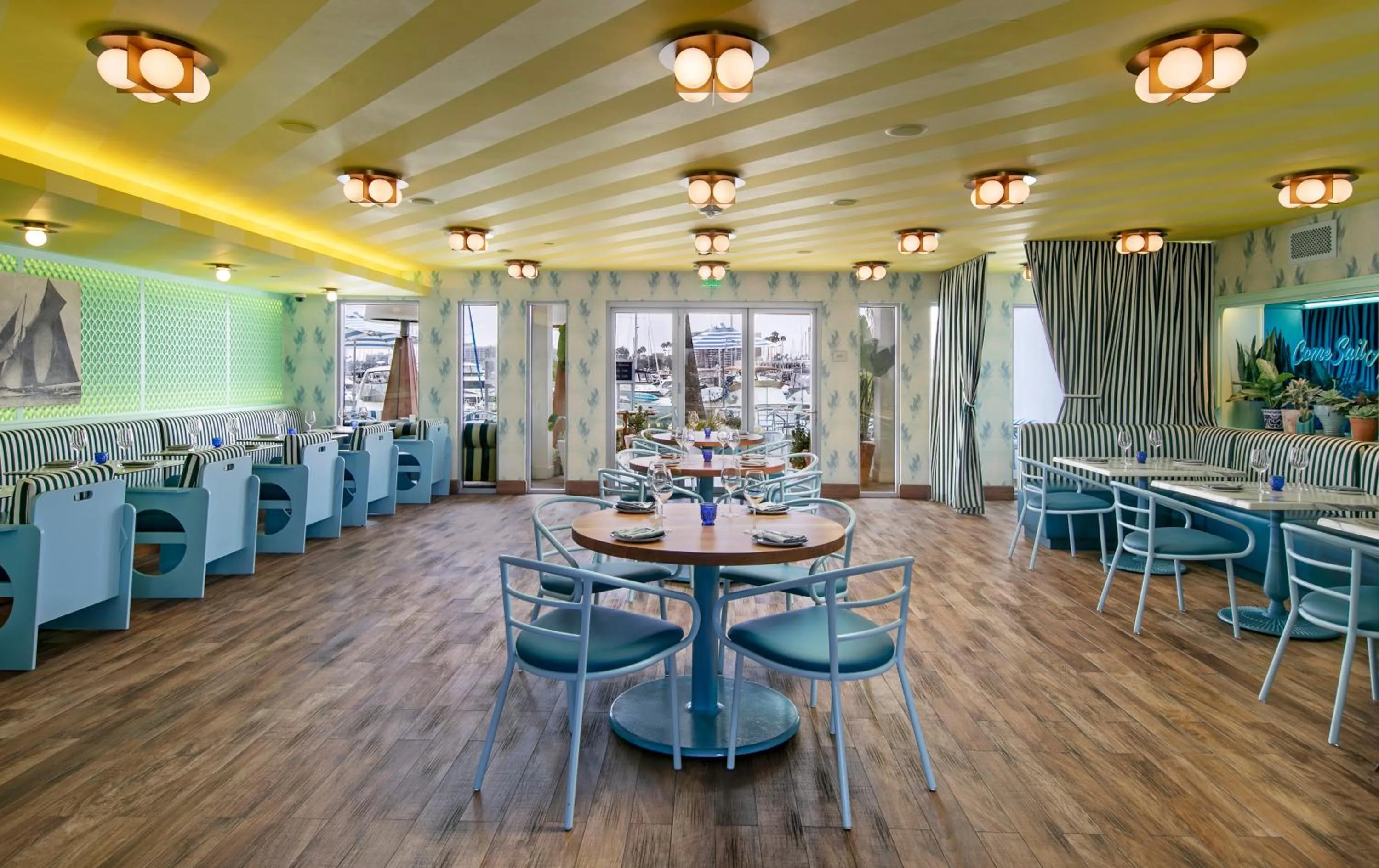 Restaurant/places to eat in Marina del Rey Hotel