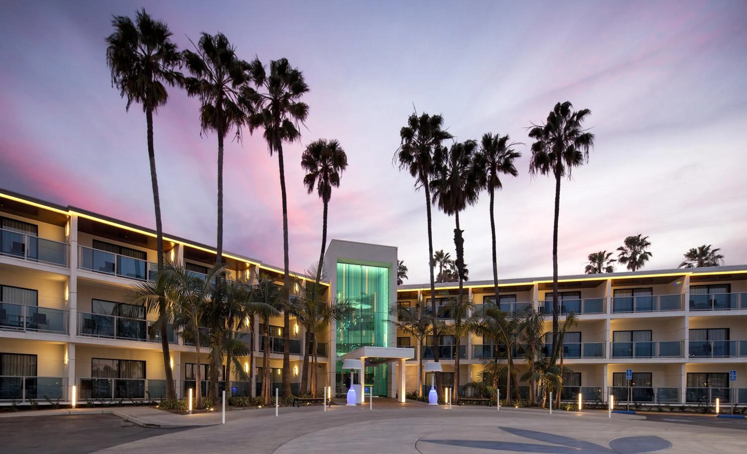 Facade/entrance in Marina del Rey Hotel