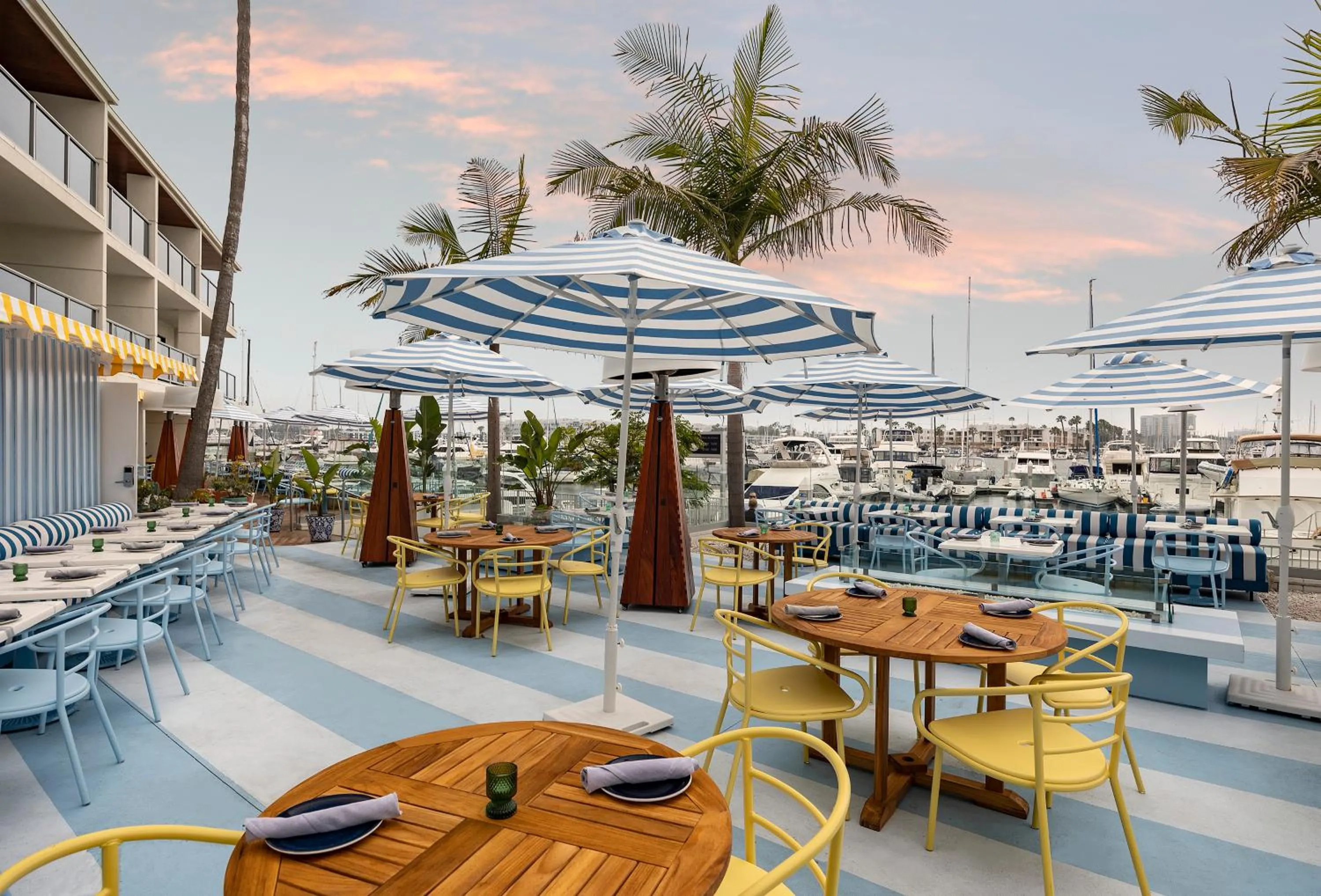 Restaurant/places to eat in Marina del Rey Hotel