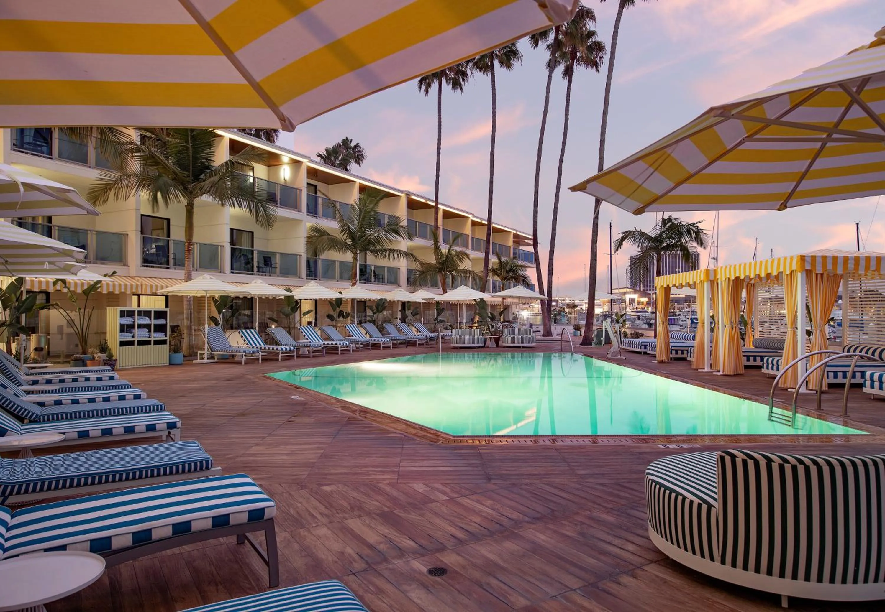 Swimming pool in Marina del Rey Hotel