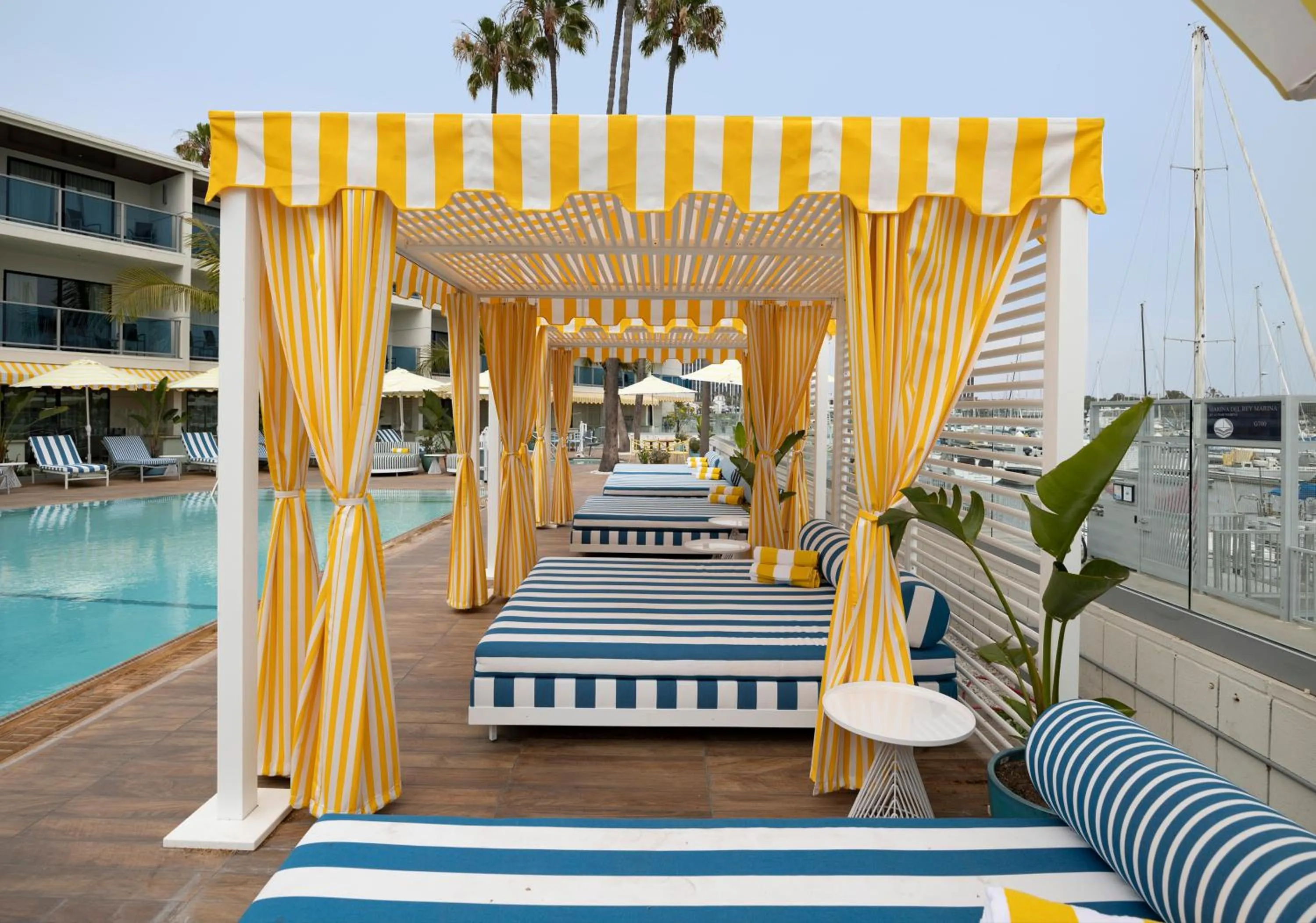 Swimming pool in Marina del Rey Hotel