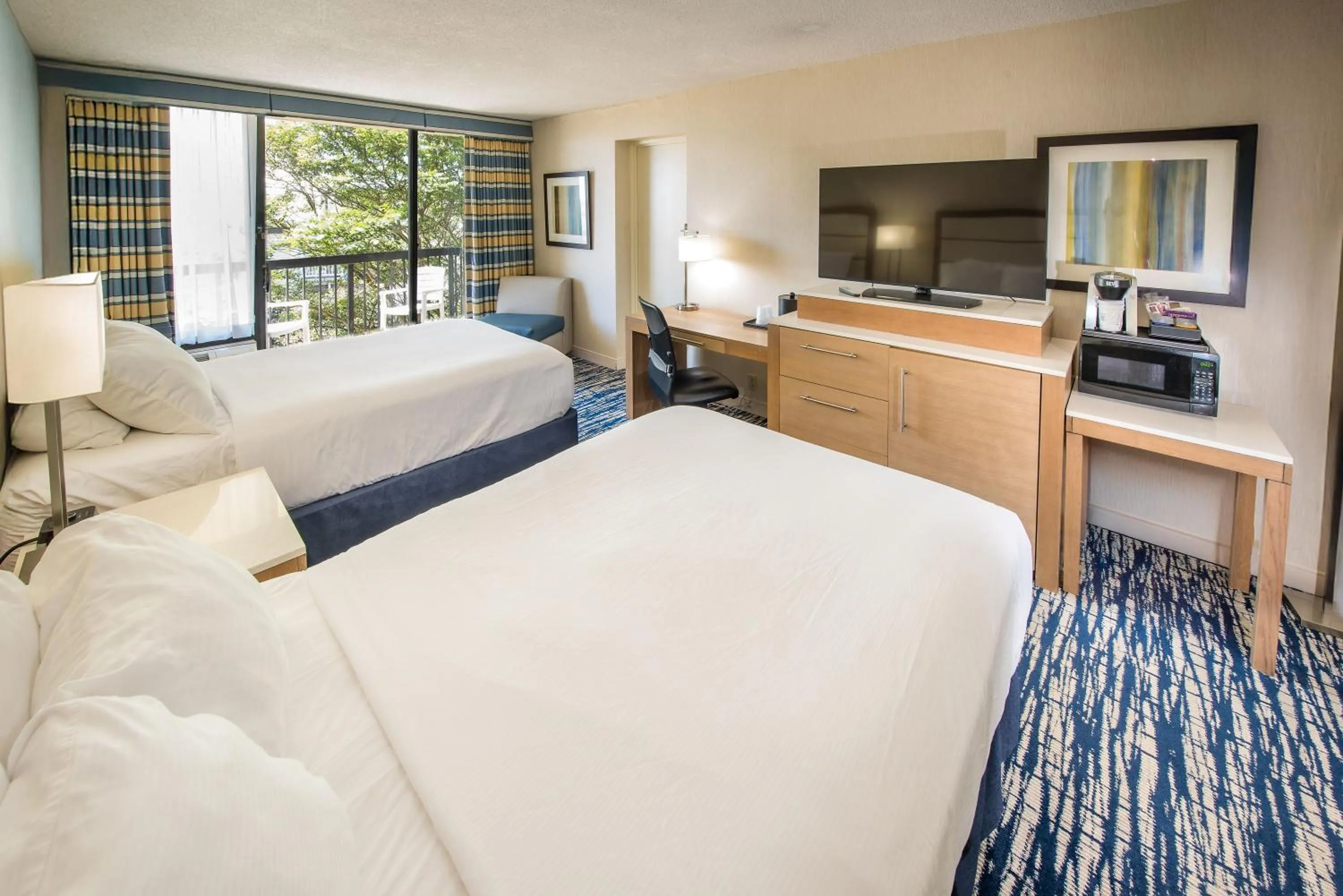 Bed in Wyndham Virginia Beach Oceanfront