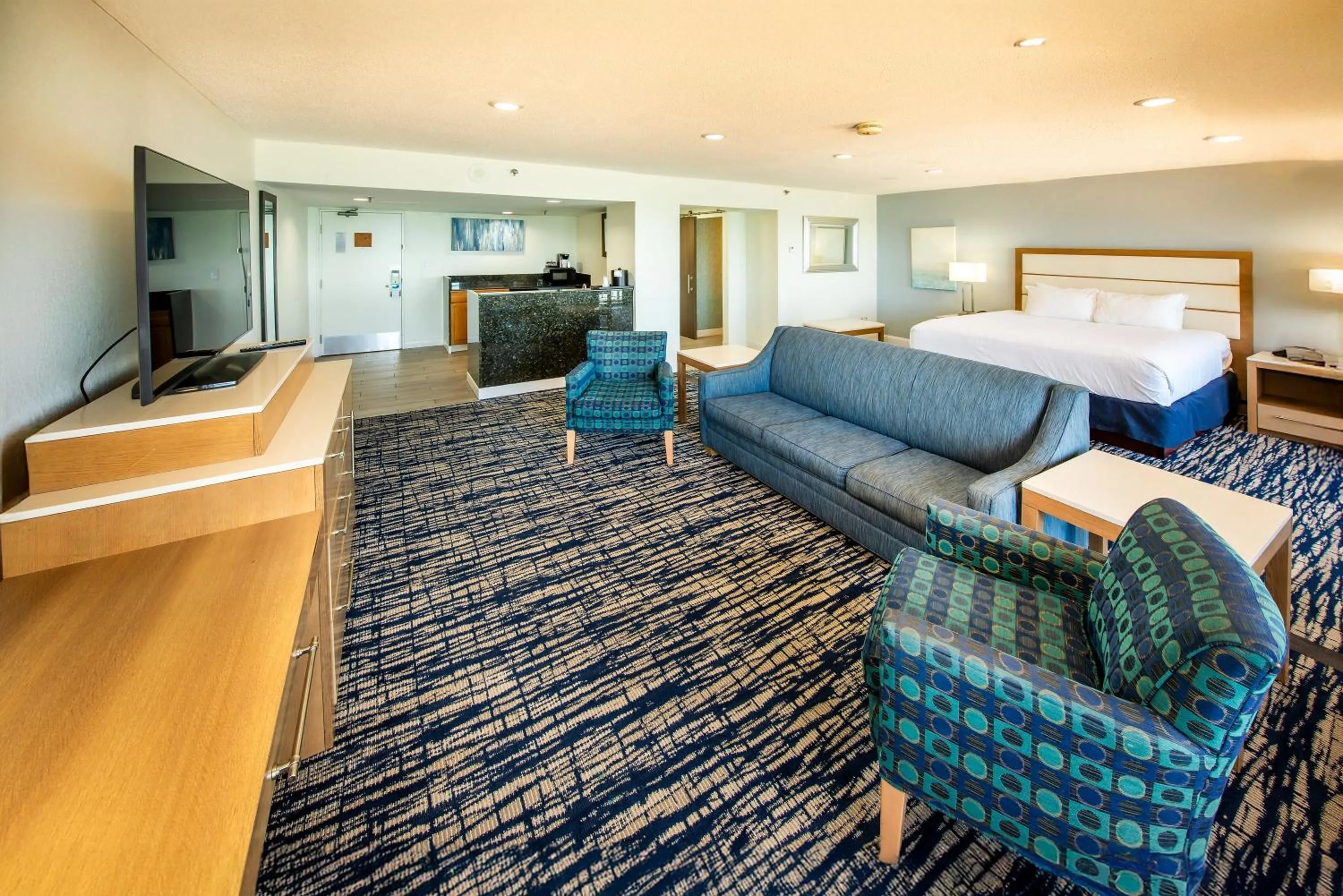 Bed in Wyndham Virginia Beach Oceanfront