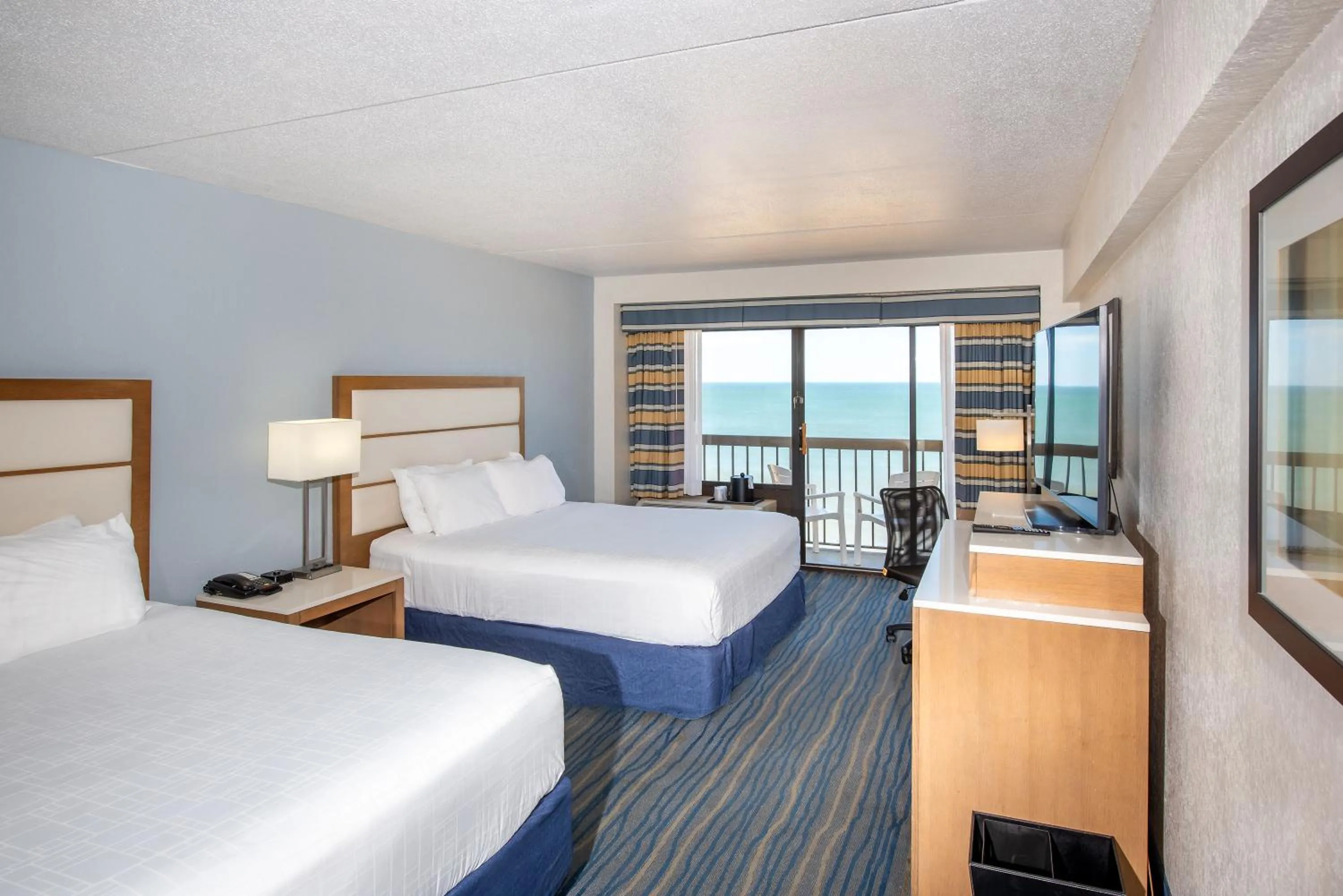 Bed in Wyndham Virginia Beach Oceanfront