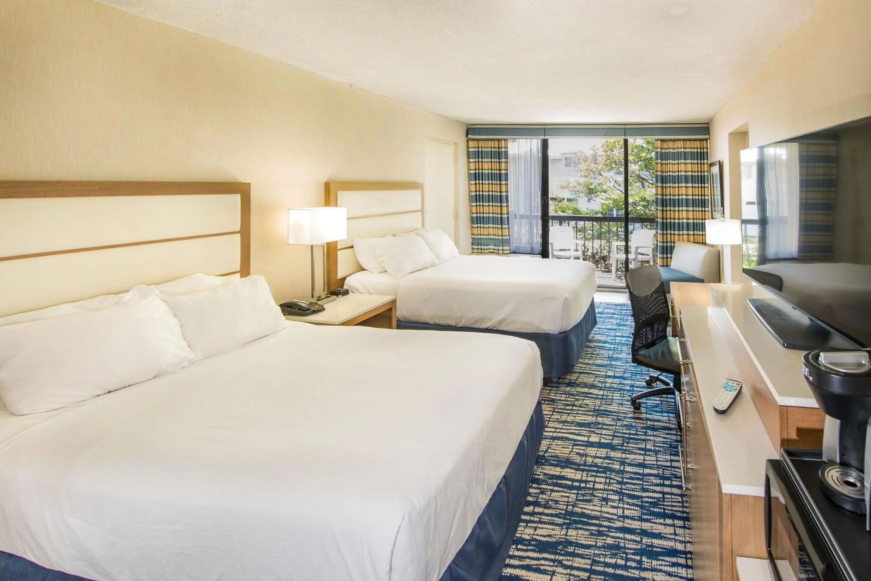 Bed in Wyndham Virginia Beach Oceanfront