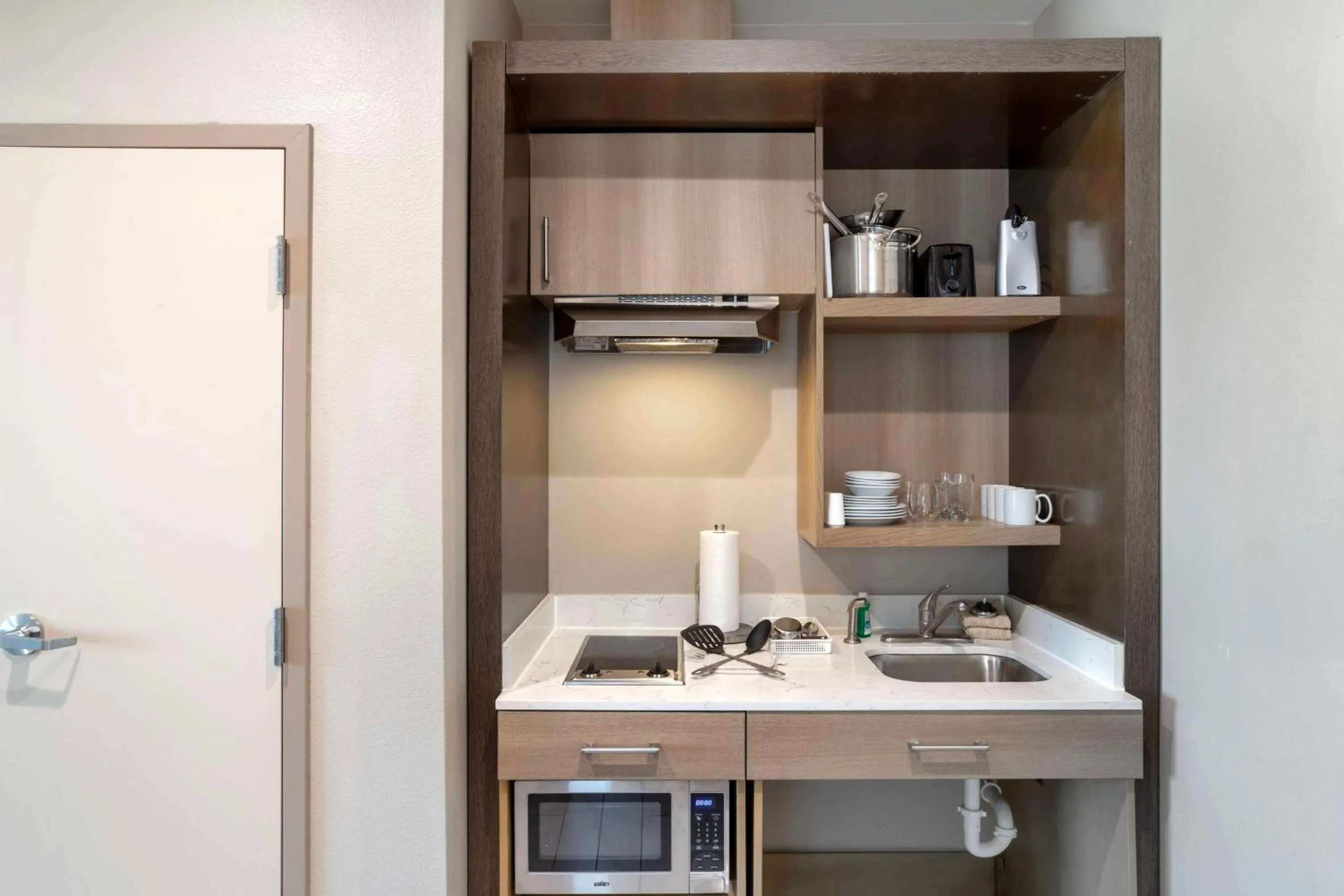 Kitchen or kitchenette in Best Western Executive Residency IH-37 Corpus Christi