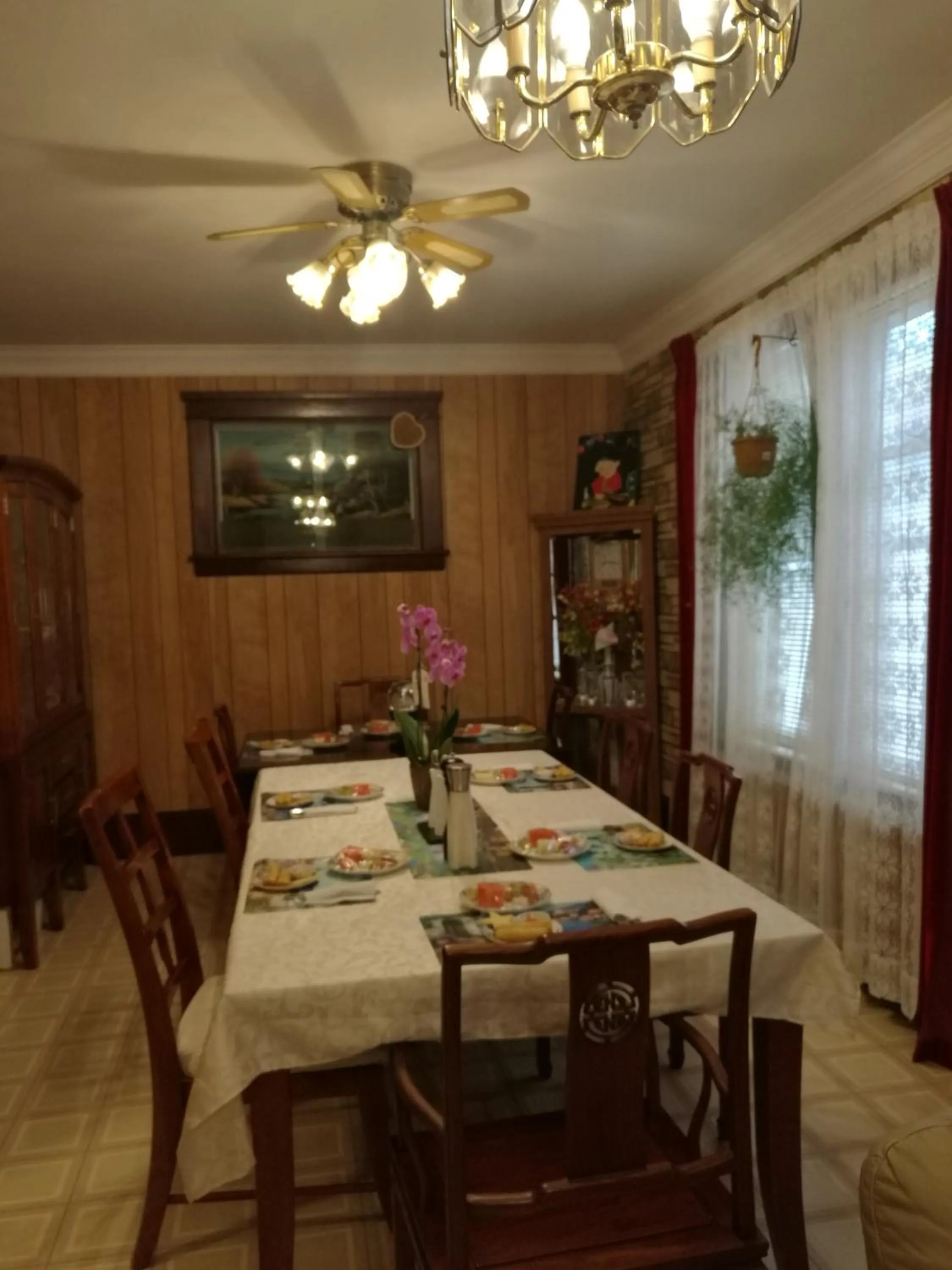 Breakfast in Ambassador's Inn Next Door