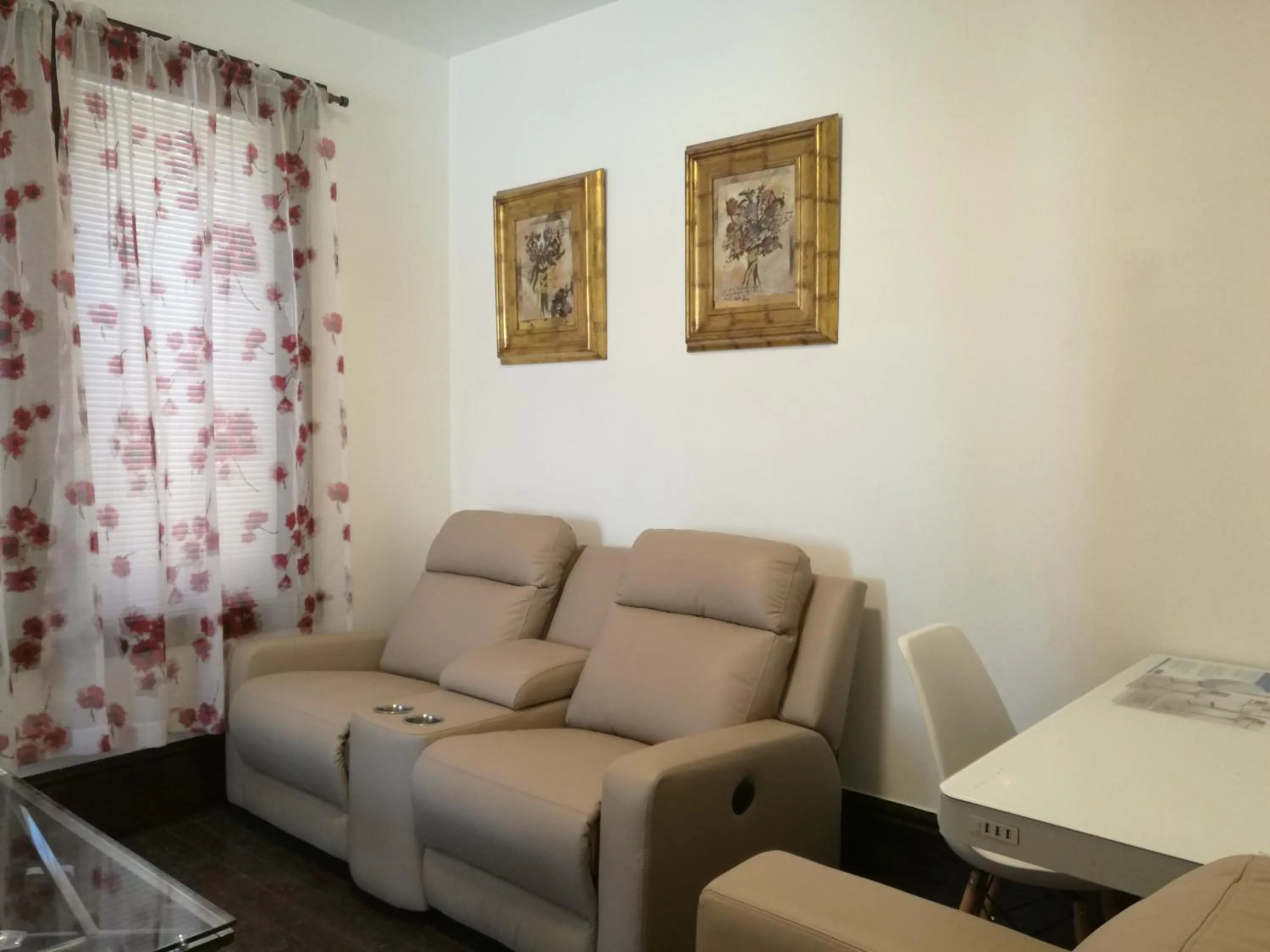 Living room in Ambassador's Inn Next Door