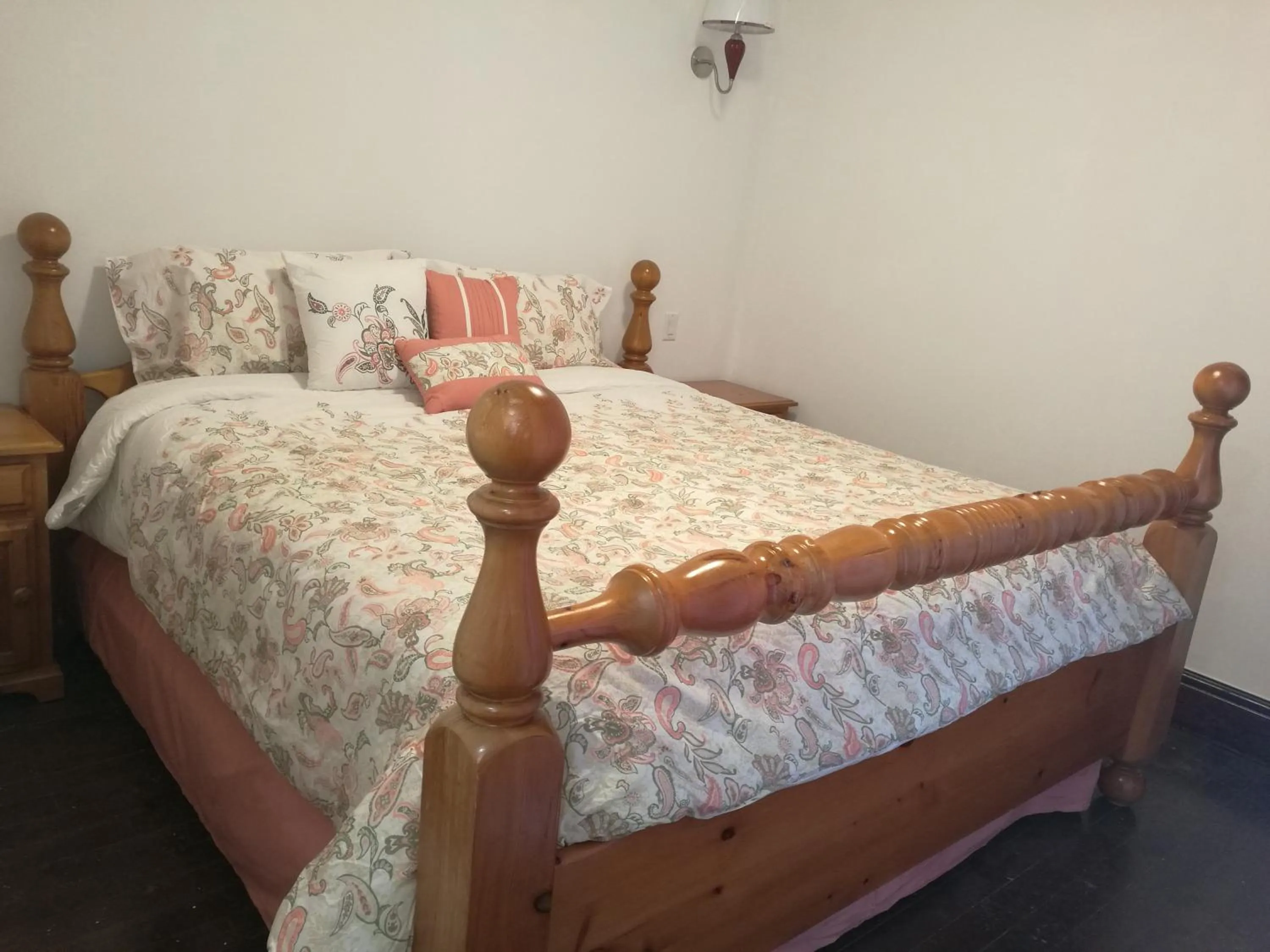 Bedroom, Bed in Ambassador's Inn Next Door