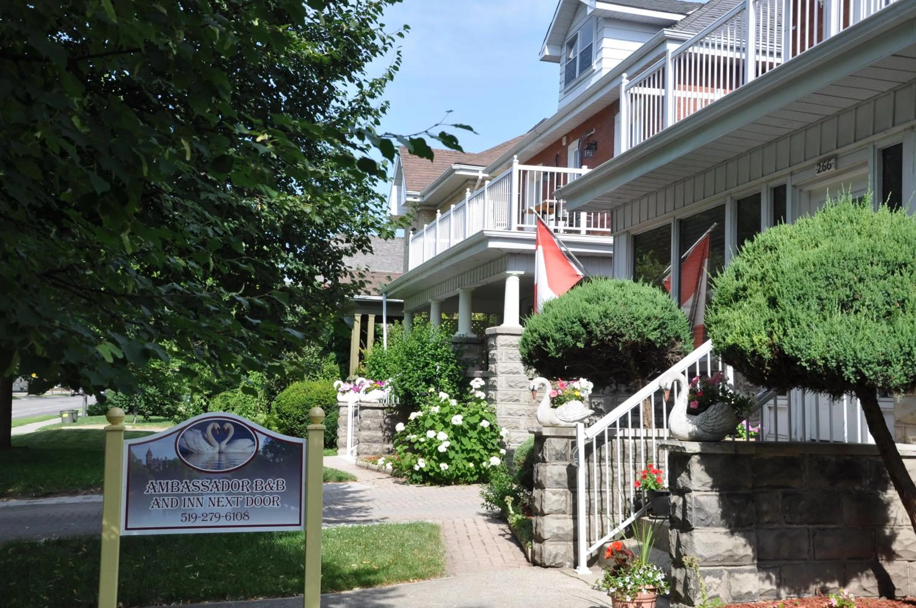 Facade/entrance in Ambassador's Inn Next Door