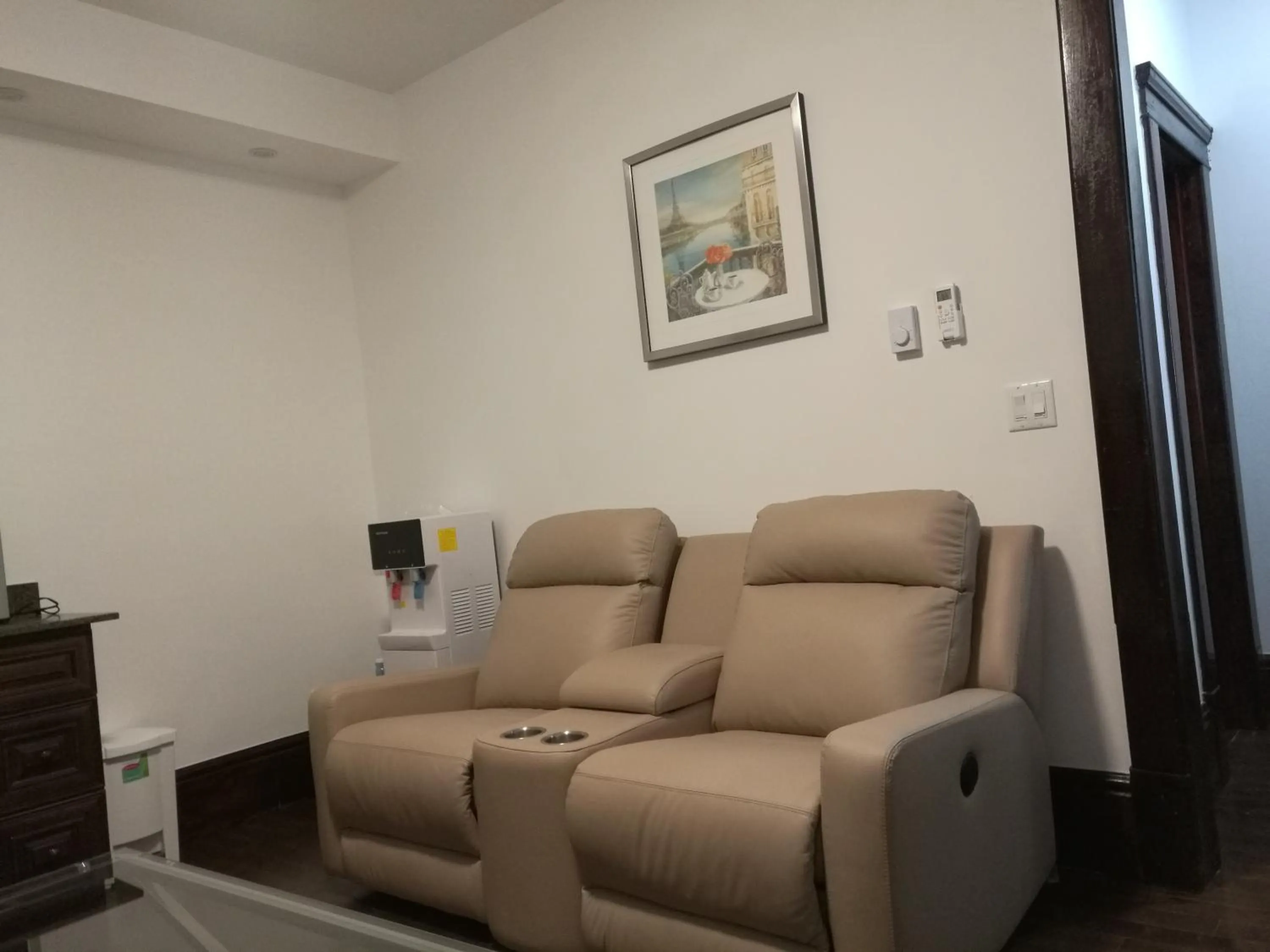 Living room in Ambassador's Inn Next Door