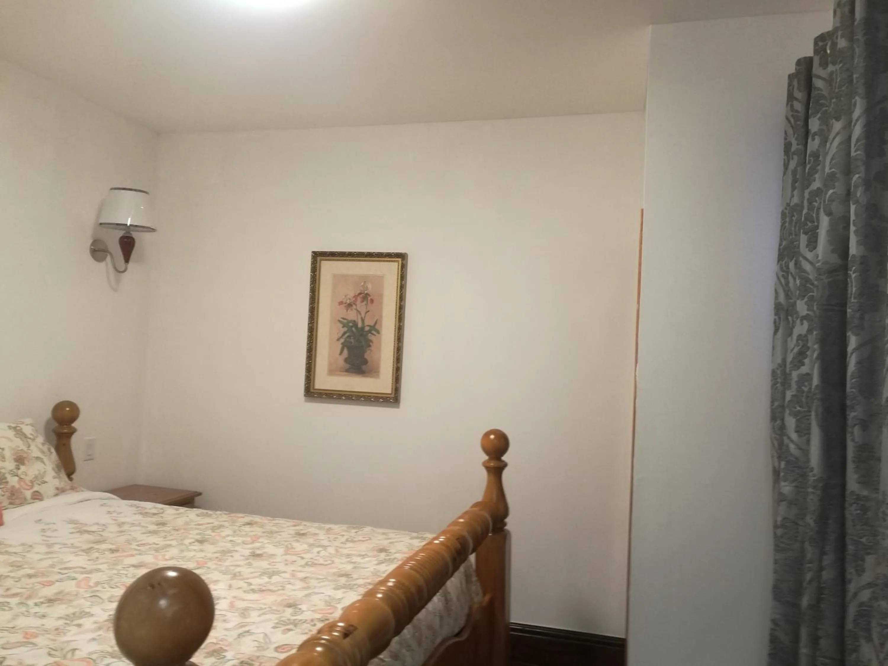 Bedroom, Bed in Ambassador's Inn Next Door