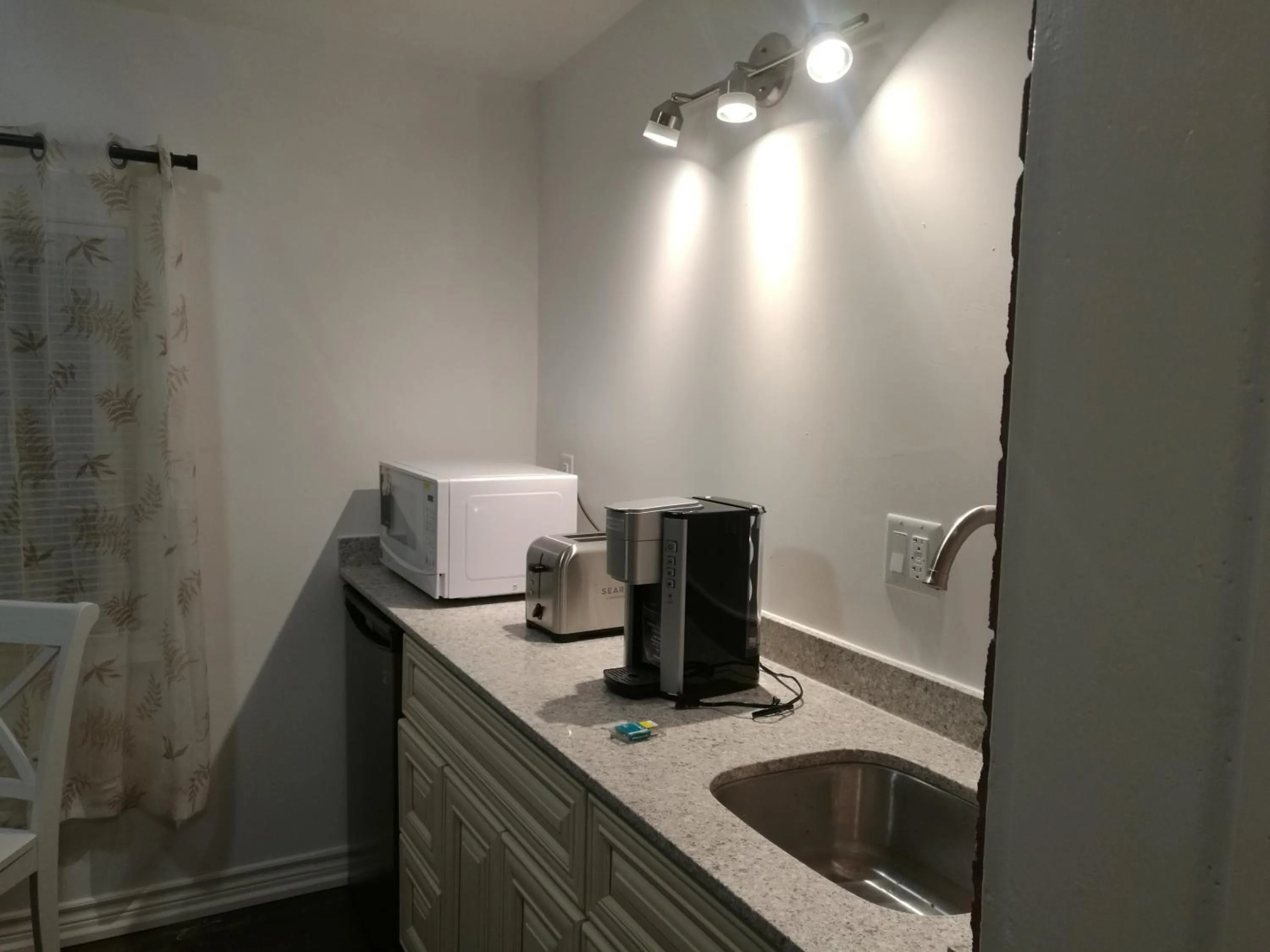 Coffee/tea facilities in Ambassador's Inn Next Door