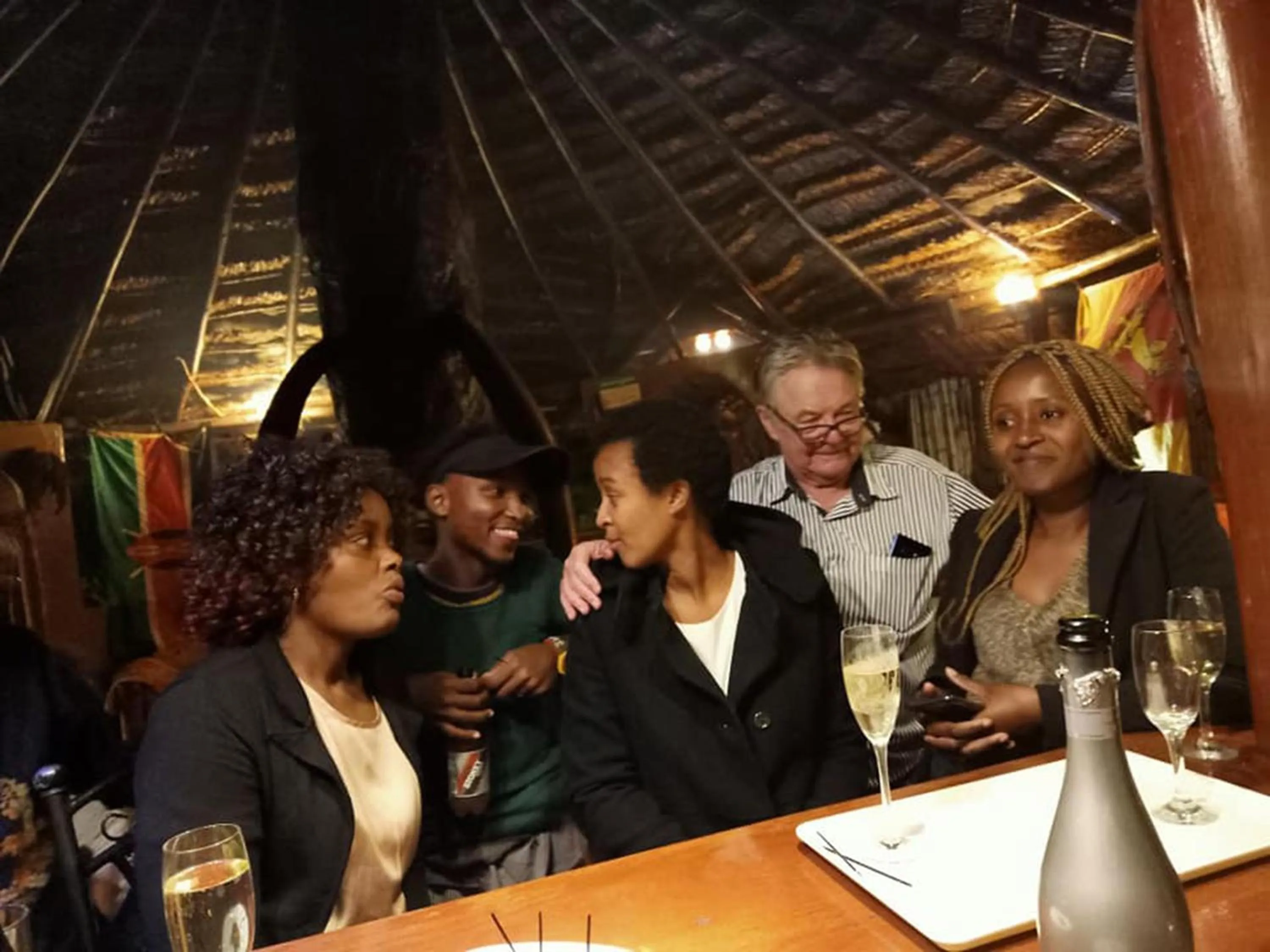 Lounge or bar in The Great Circle Lodge