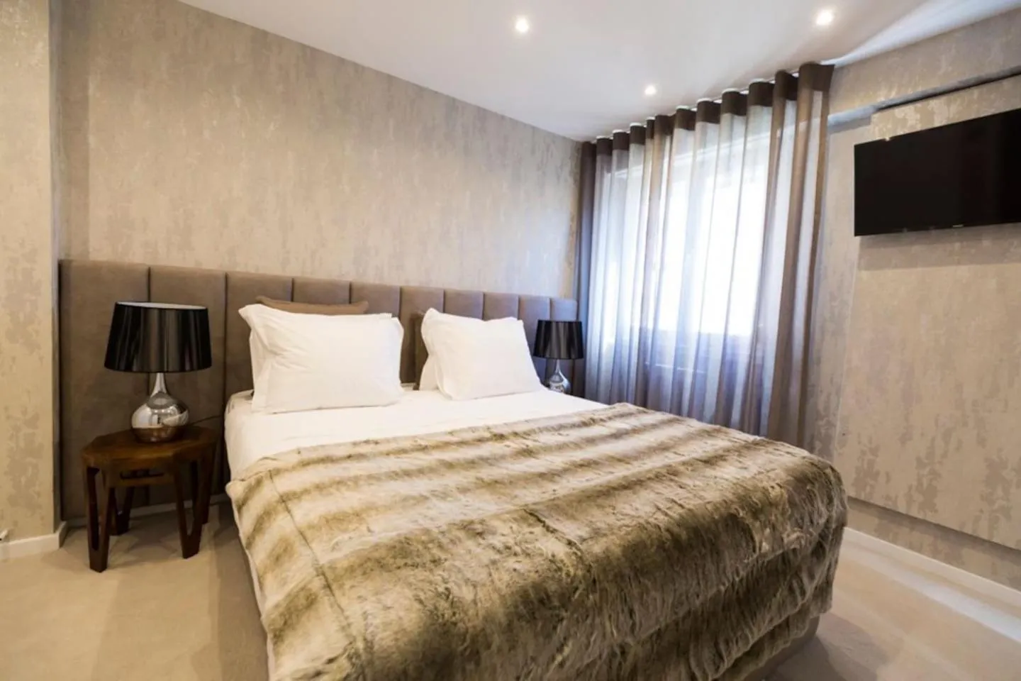 Bed in Olá Lisbon - Luxury Graça I
