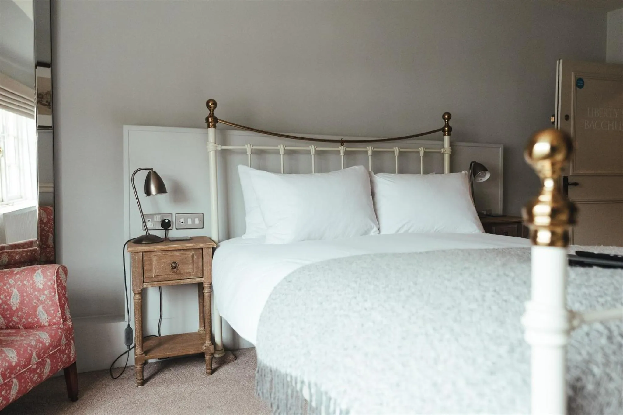 Bedroom, Bed in The Woolpack Hotel