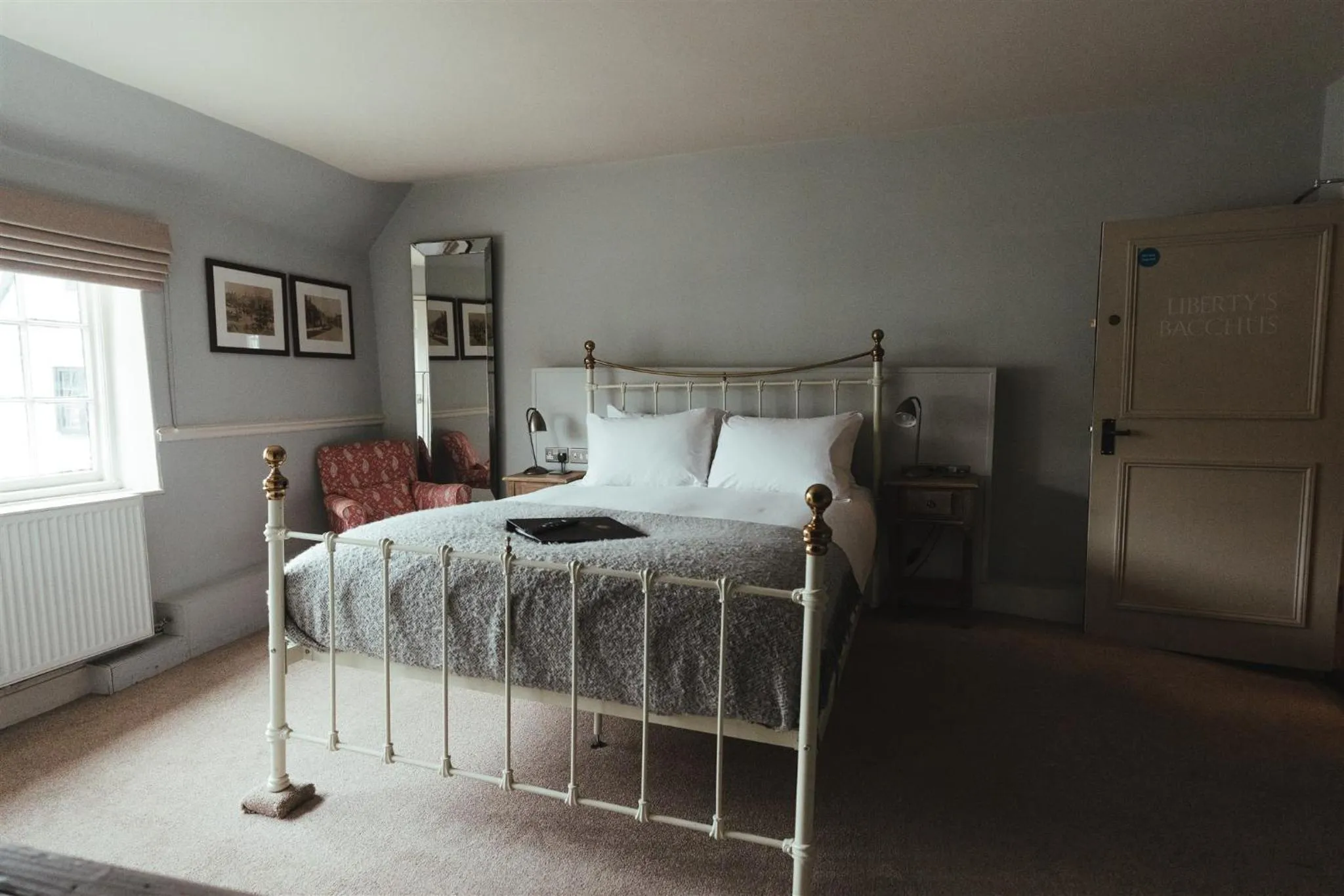 Bedroom, Bed in The Woolpack Hotel