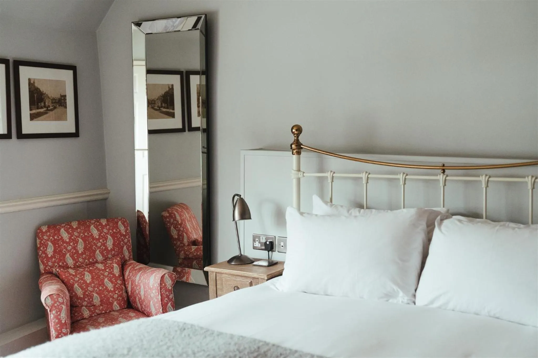 Bedroom, Bed in The Woolpack Hotel