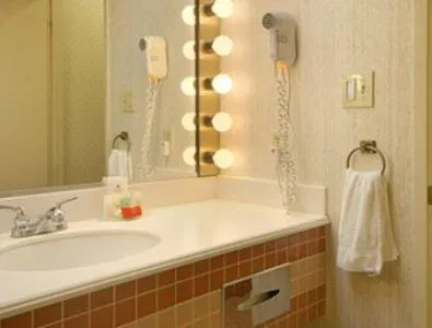 Bathroom in Merced Inn & Suites