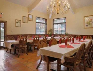 Banquet/Function facilities in Merced Inn & Suites