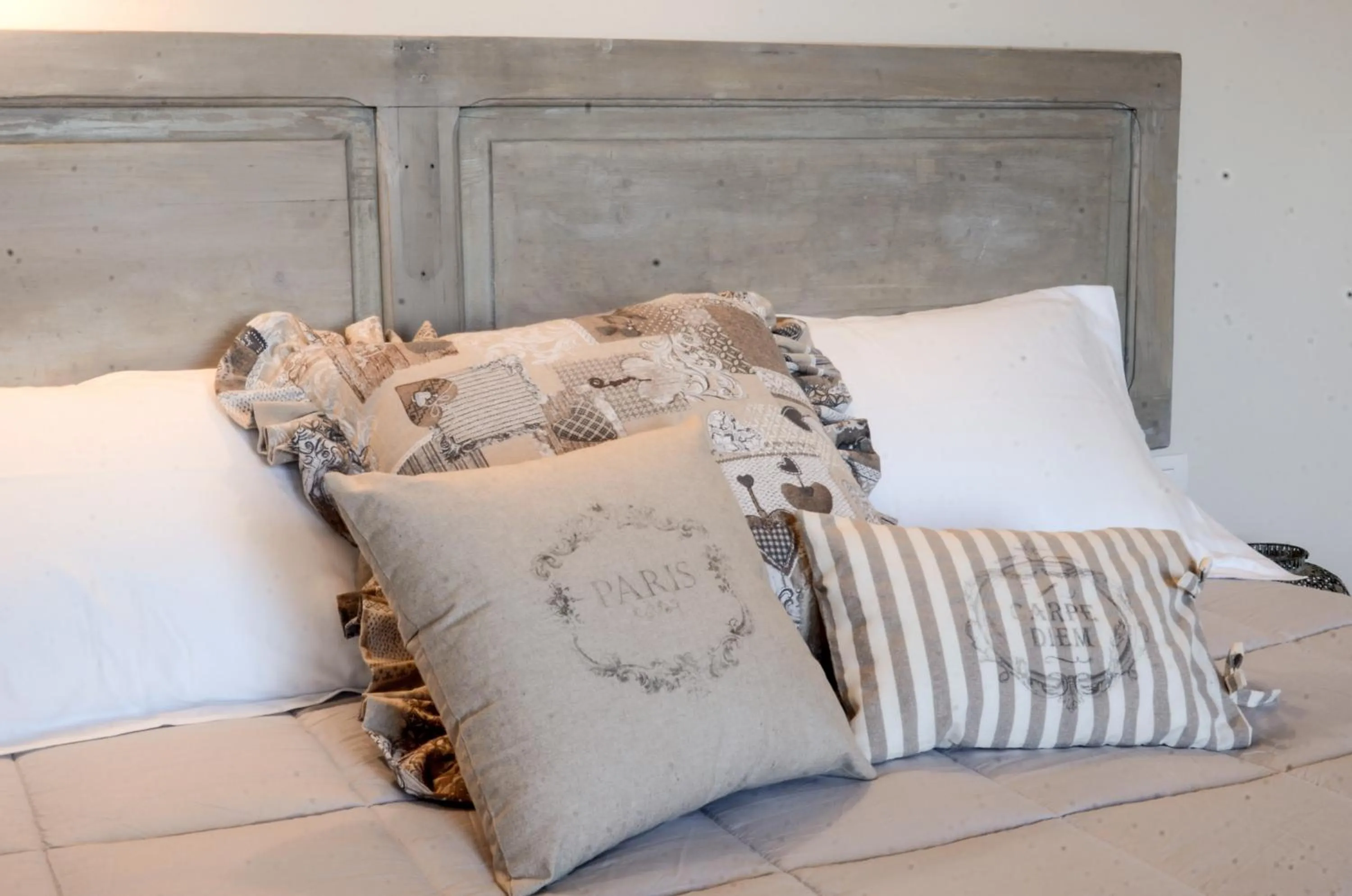 Bed in Villa Montenero