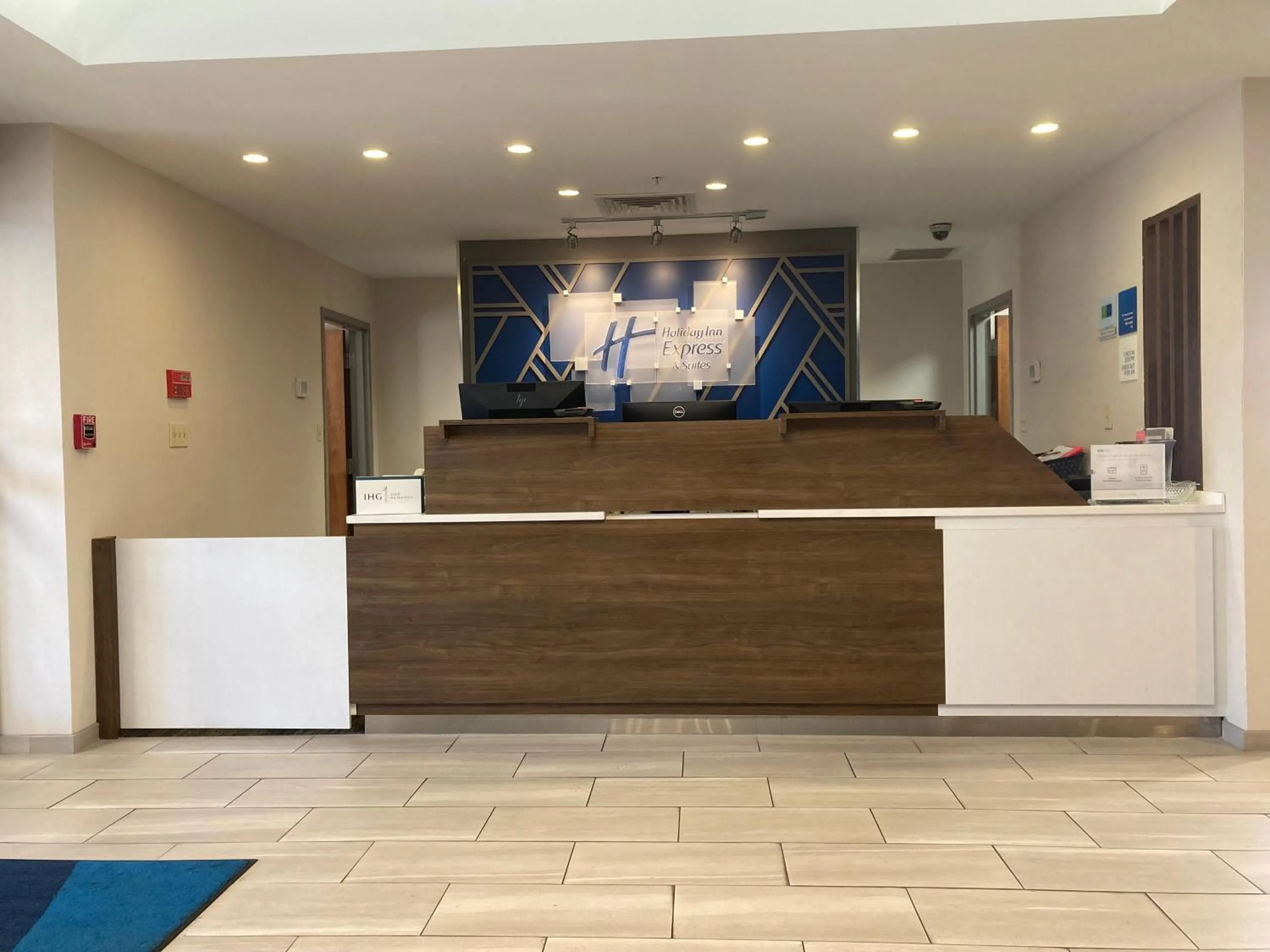 Lobby or reception in Holiday Inn Express and Suites Winchester by IHG