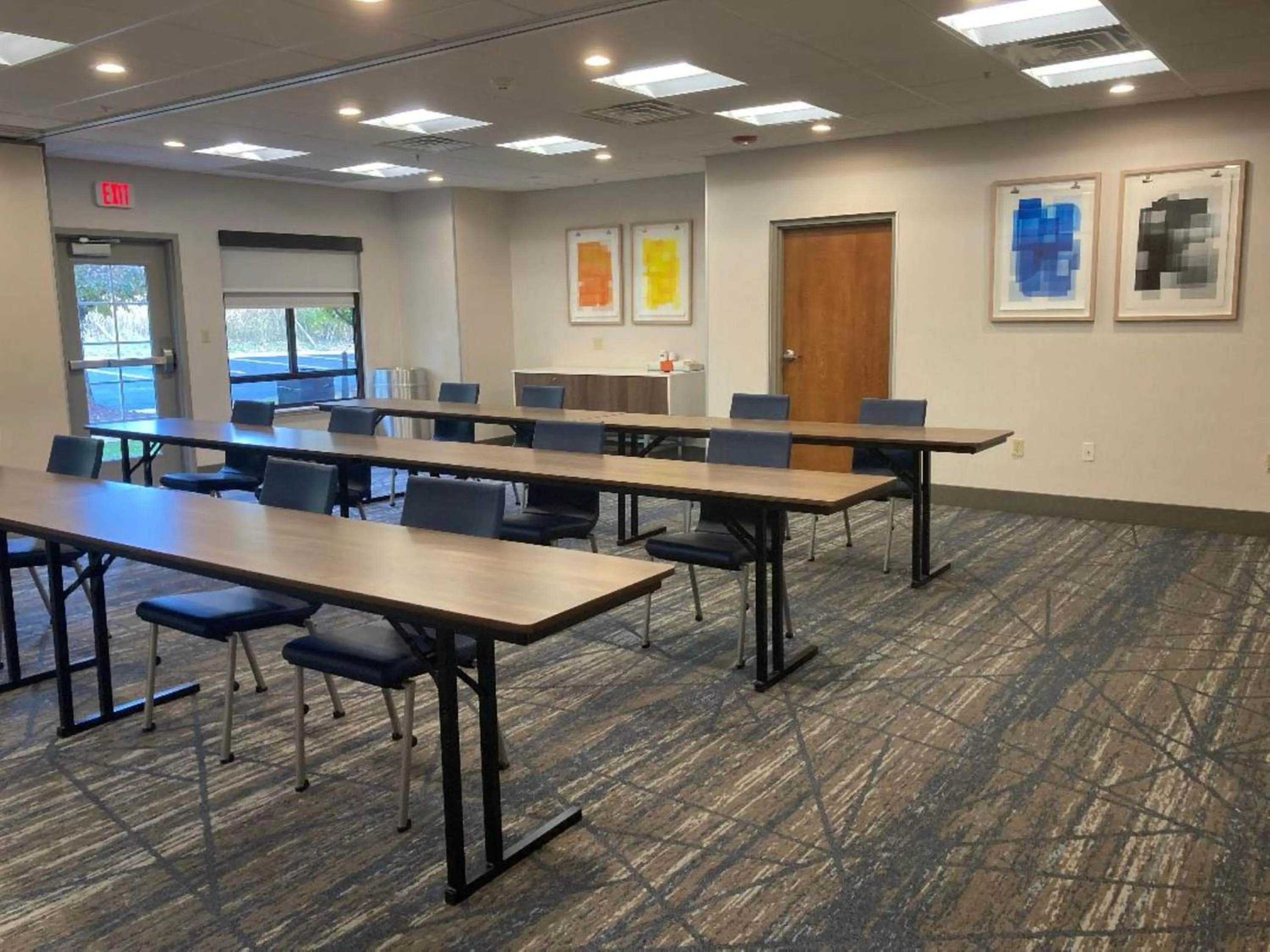 Meeting/conference room in Holiday Inn Express and Suites Winchester by IHG