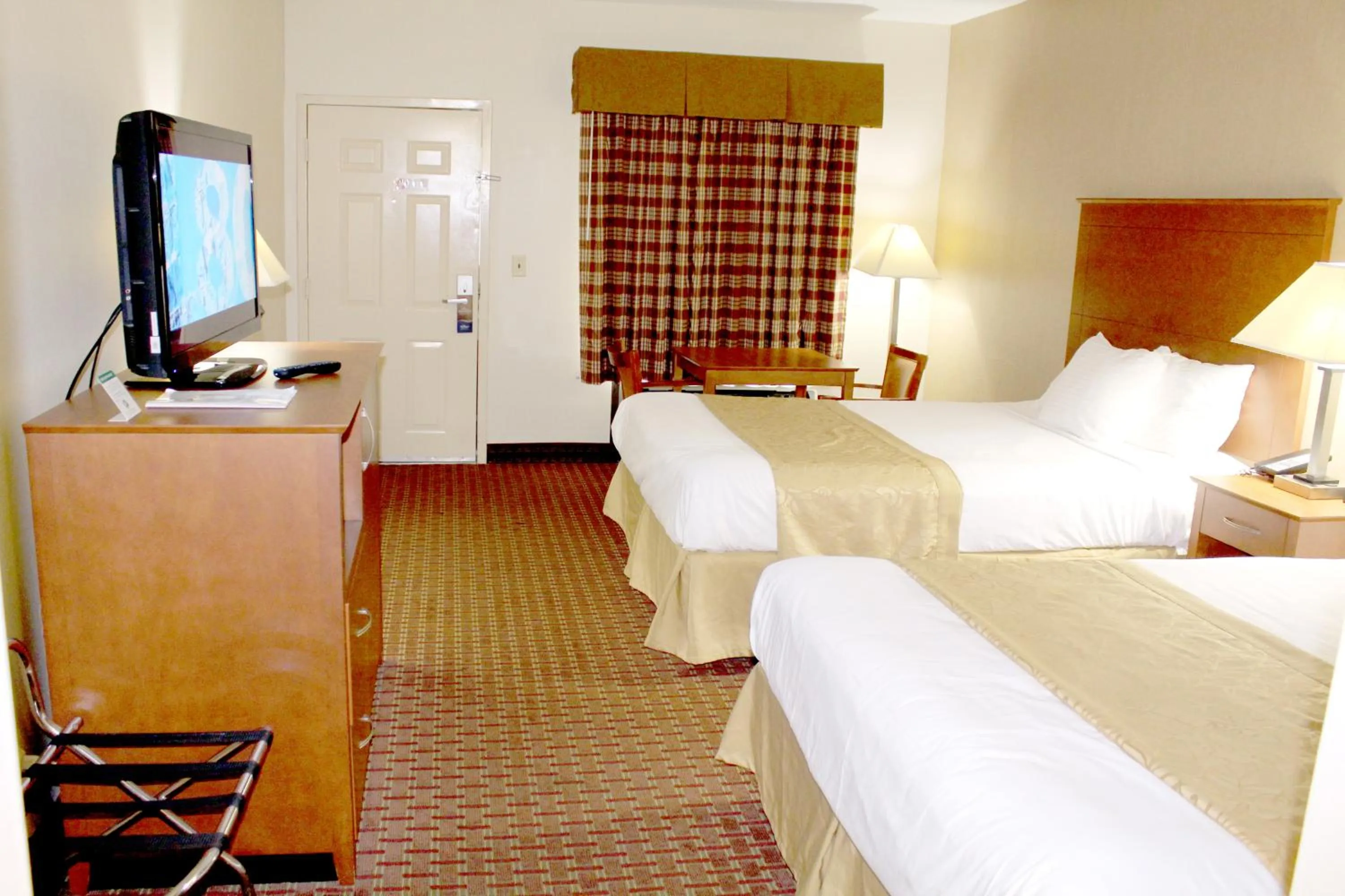 Photo of the whole room, Bed in Baymont by Wyndham Franklin