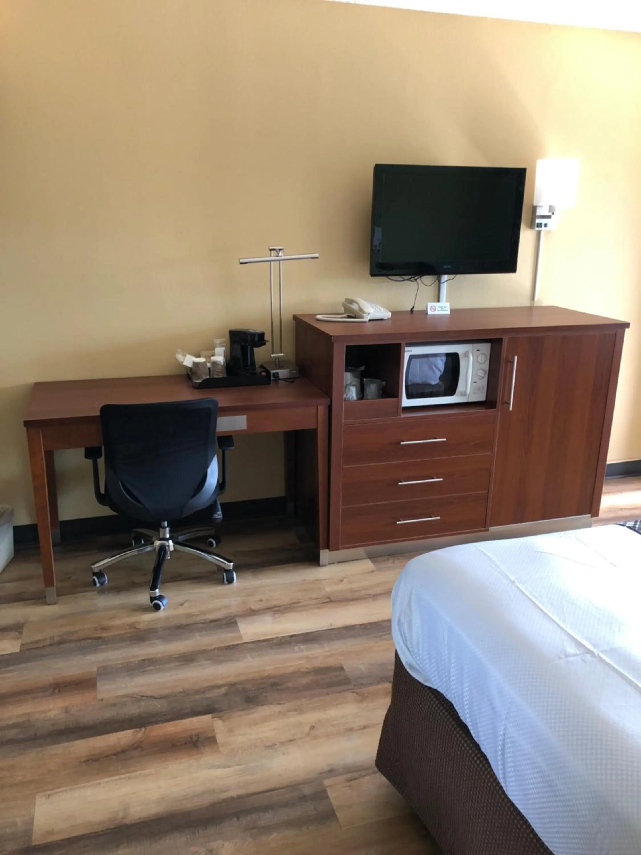 Bed in Knights Inn Motel