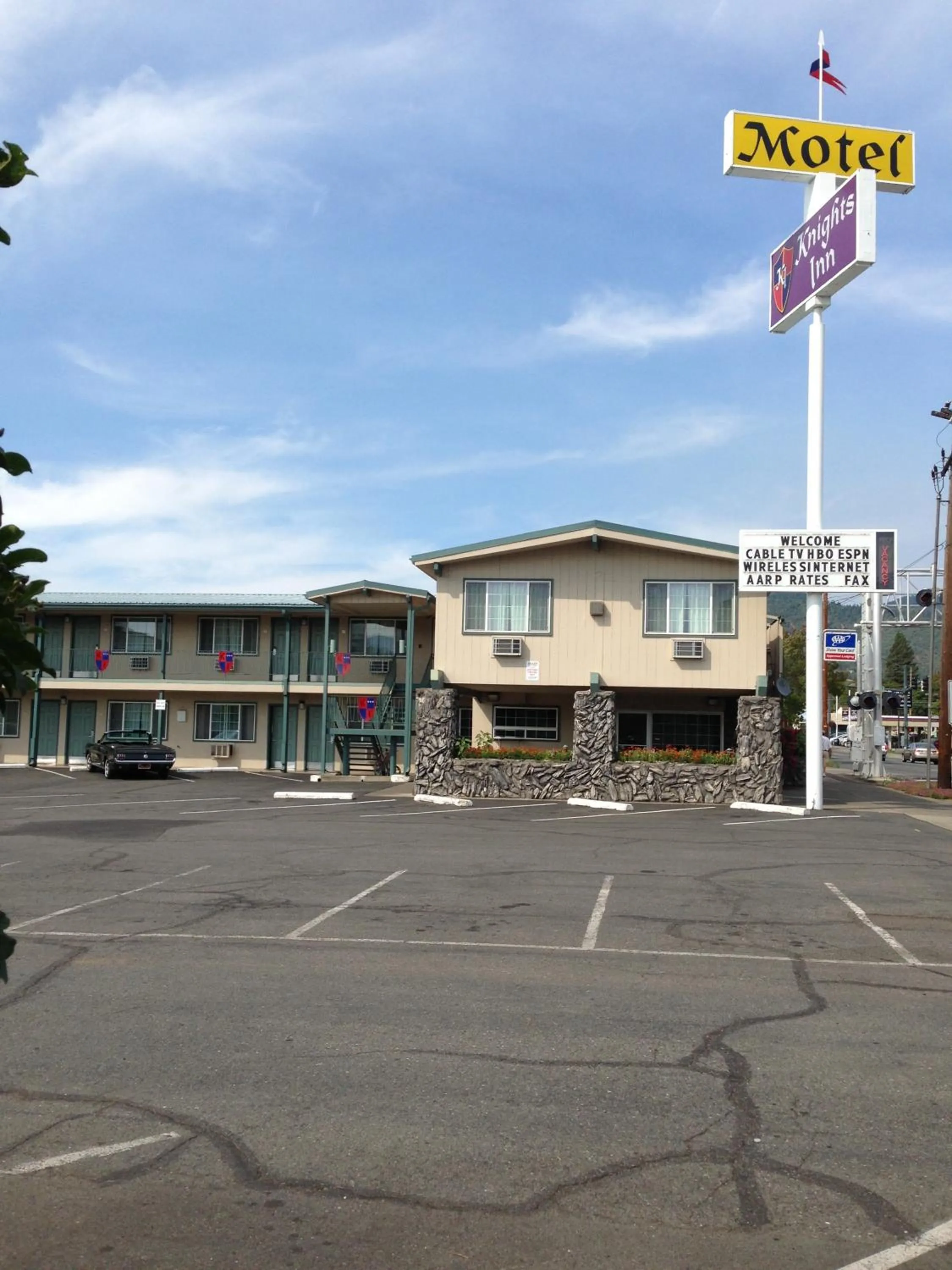 Property building in Knights Inn Motel