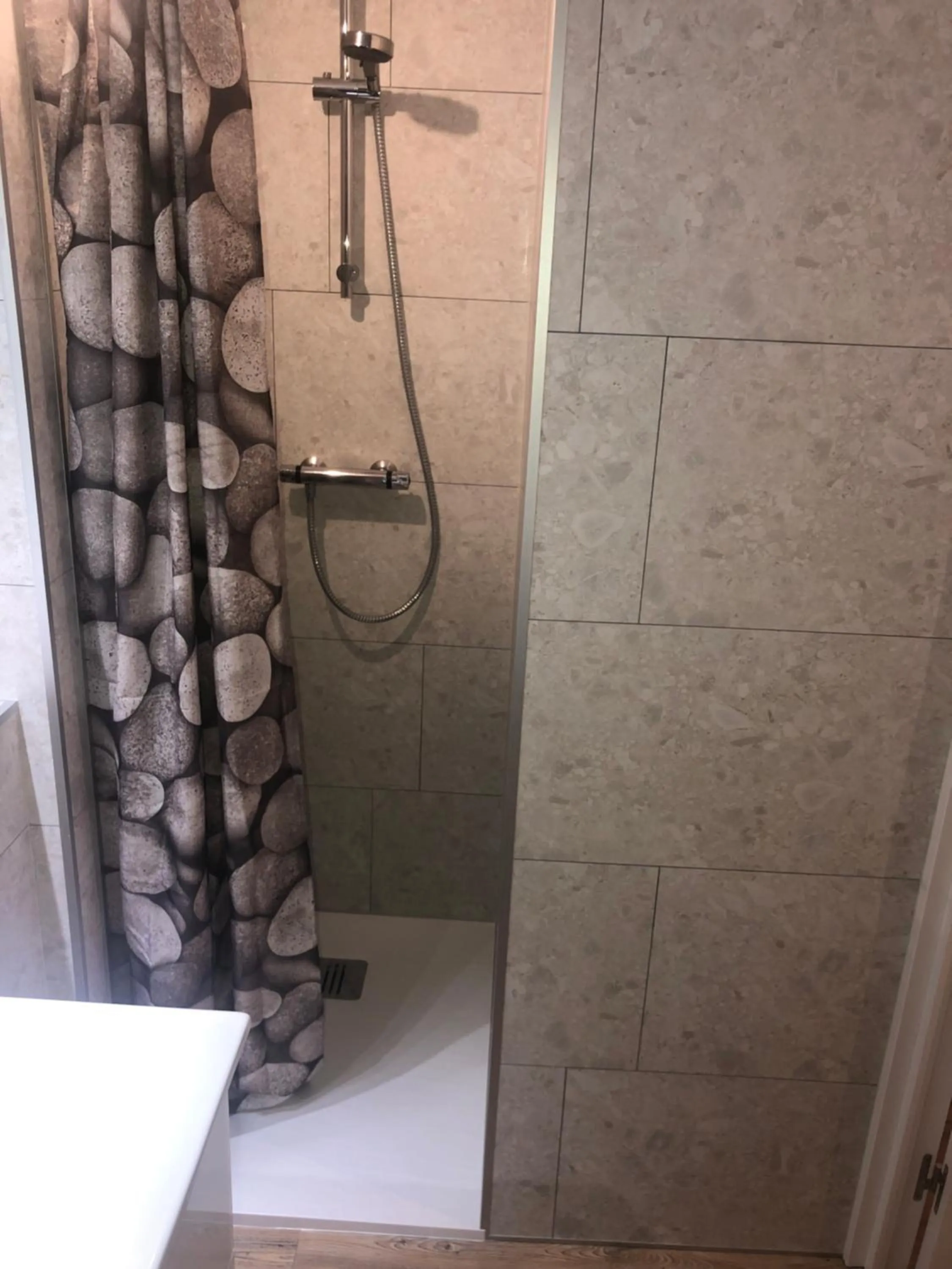 Bathroom in L'auberge fleurie