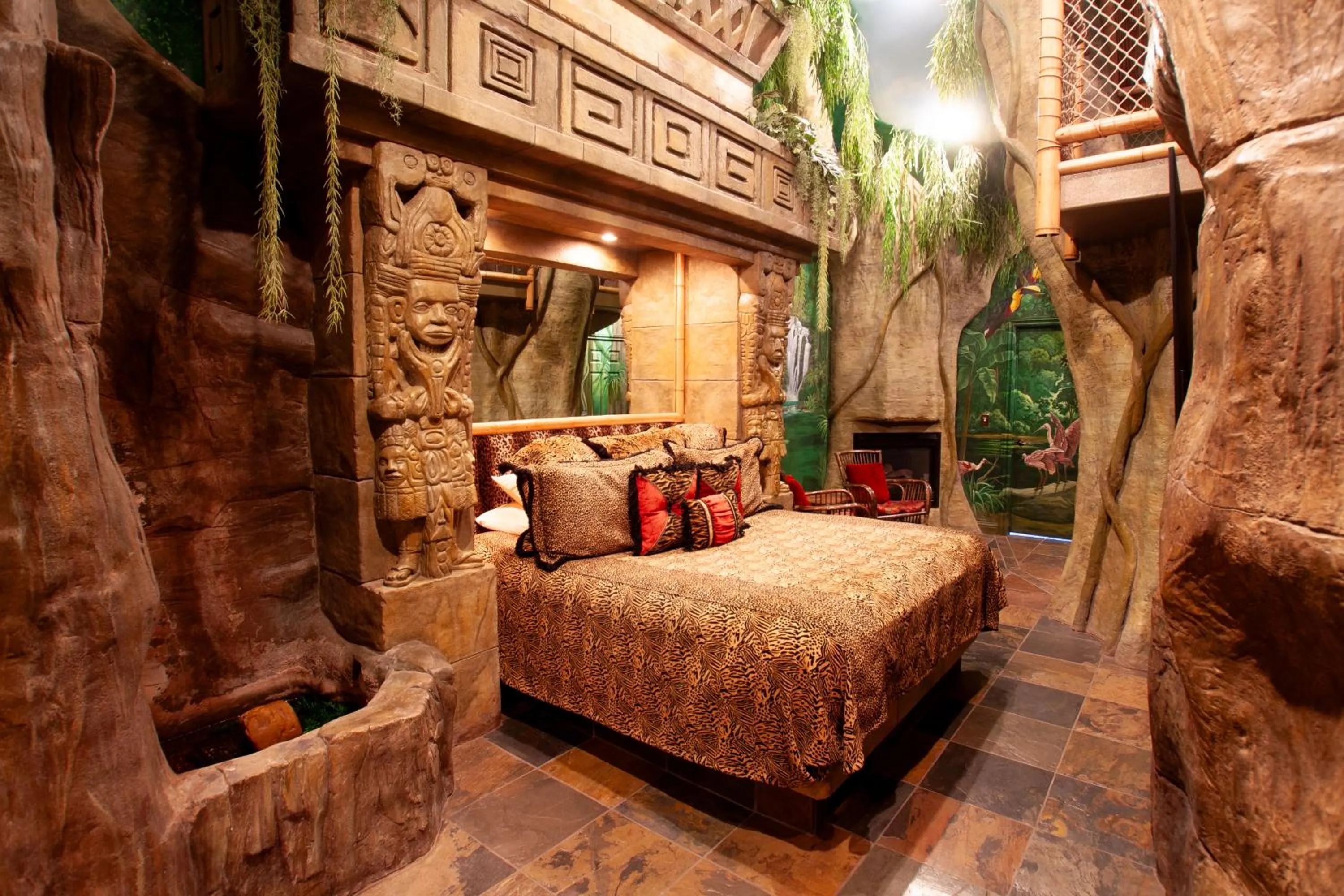 Bed in Black Swan Inn Luxurious Theme Rooms