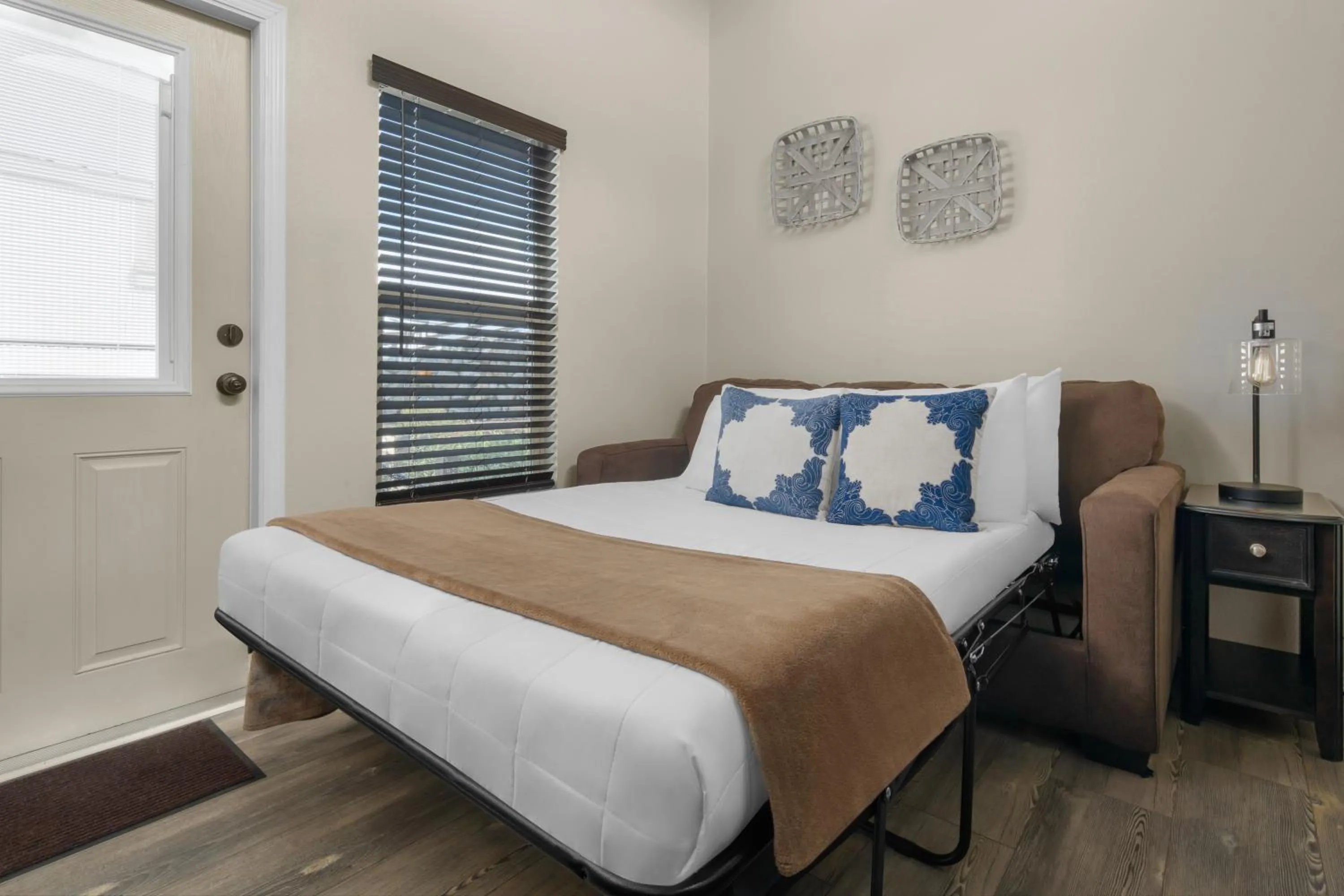 Bed in Sun Outdoors Paso Robles