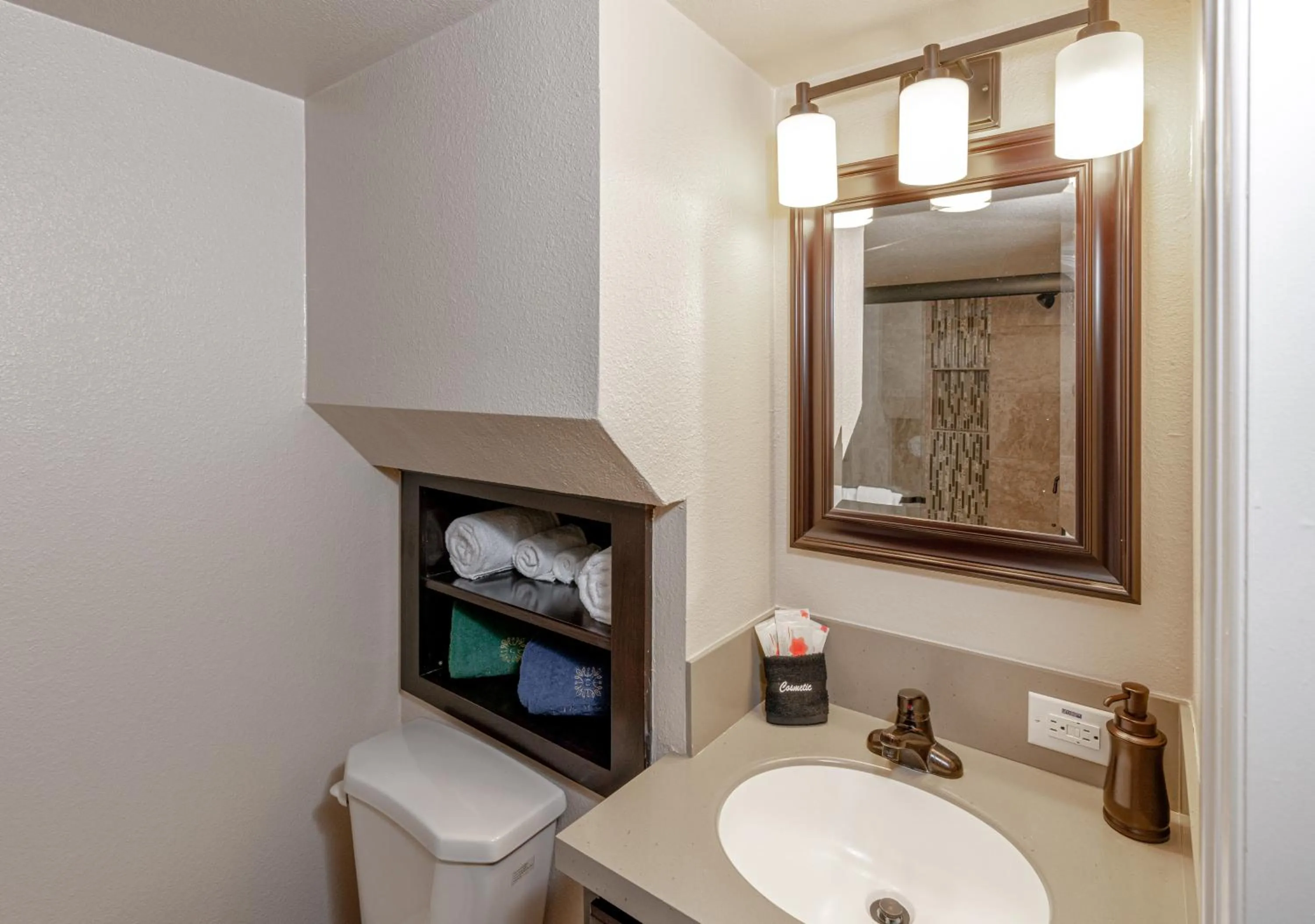 Bathroom in Sun Outdoors Paso Robles