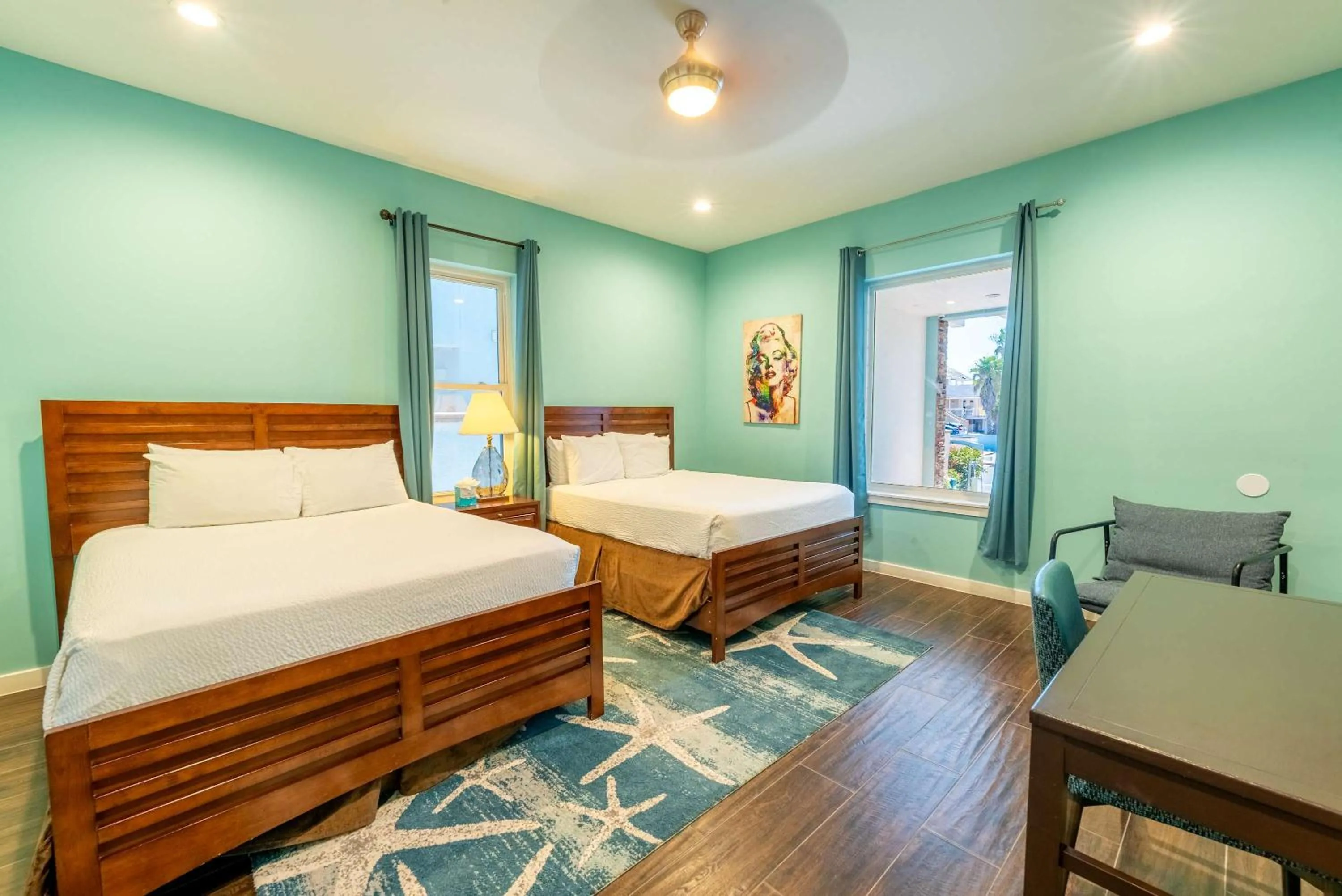 Bed in Beachfront 3 Bedroom Condo