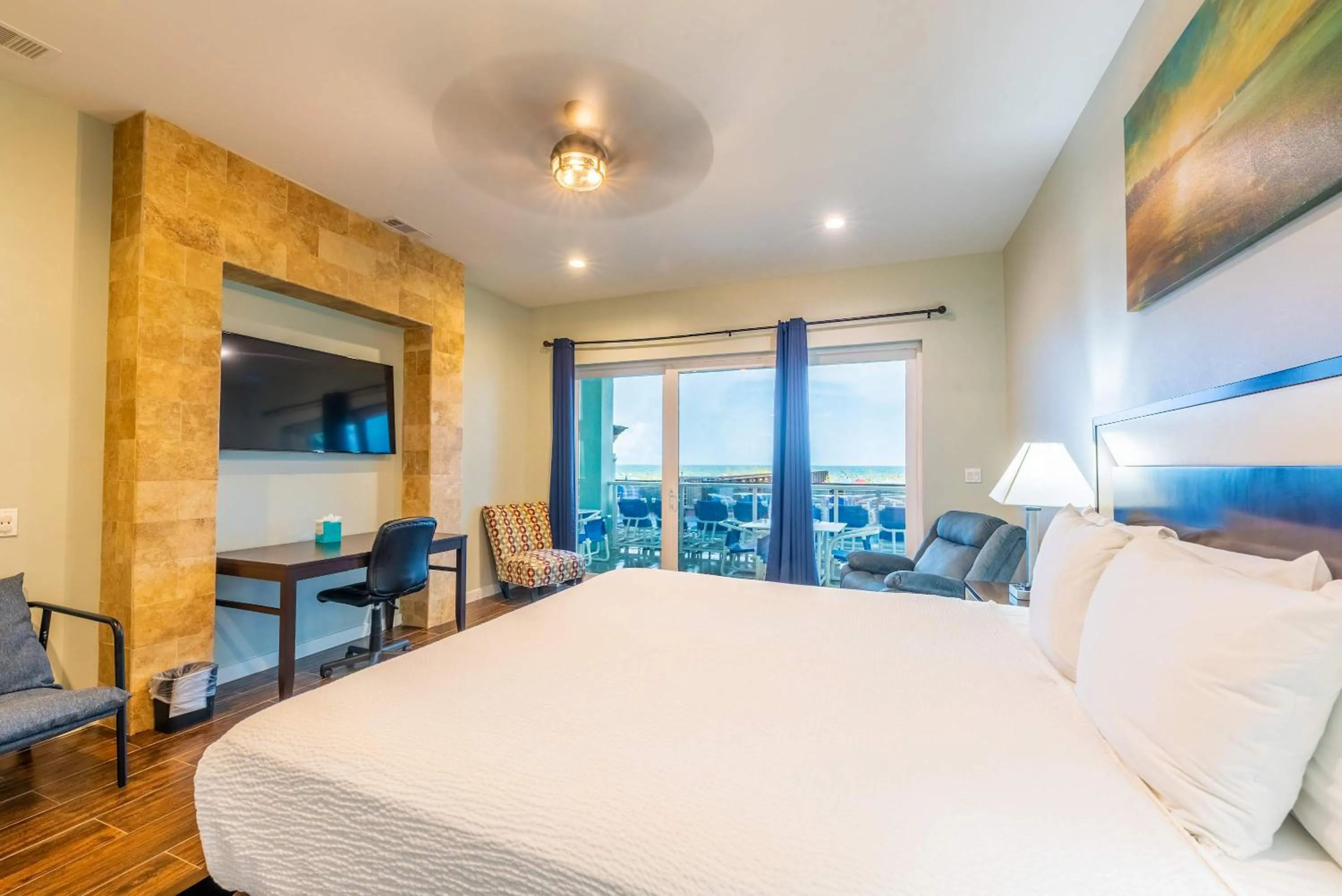 Bed in Beachfront 3 Bedroom Condo