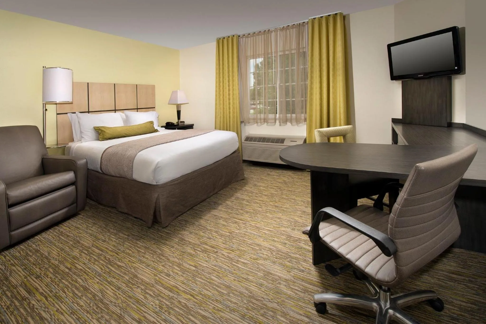 Photo of the whole room, Bed in Candlewood Suites Richmond - South by IHG