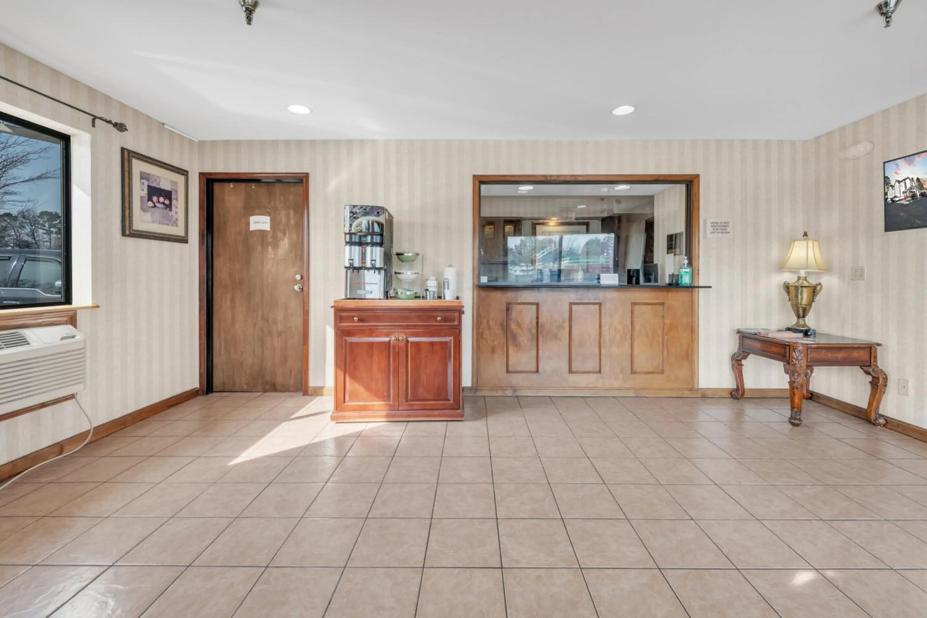Lobby or reception in City Centre Inn at Newport News