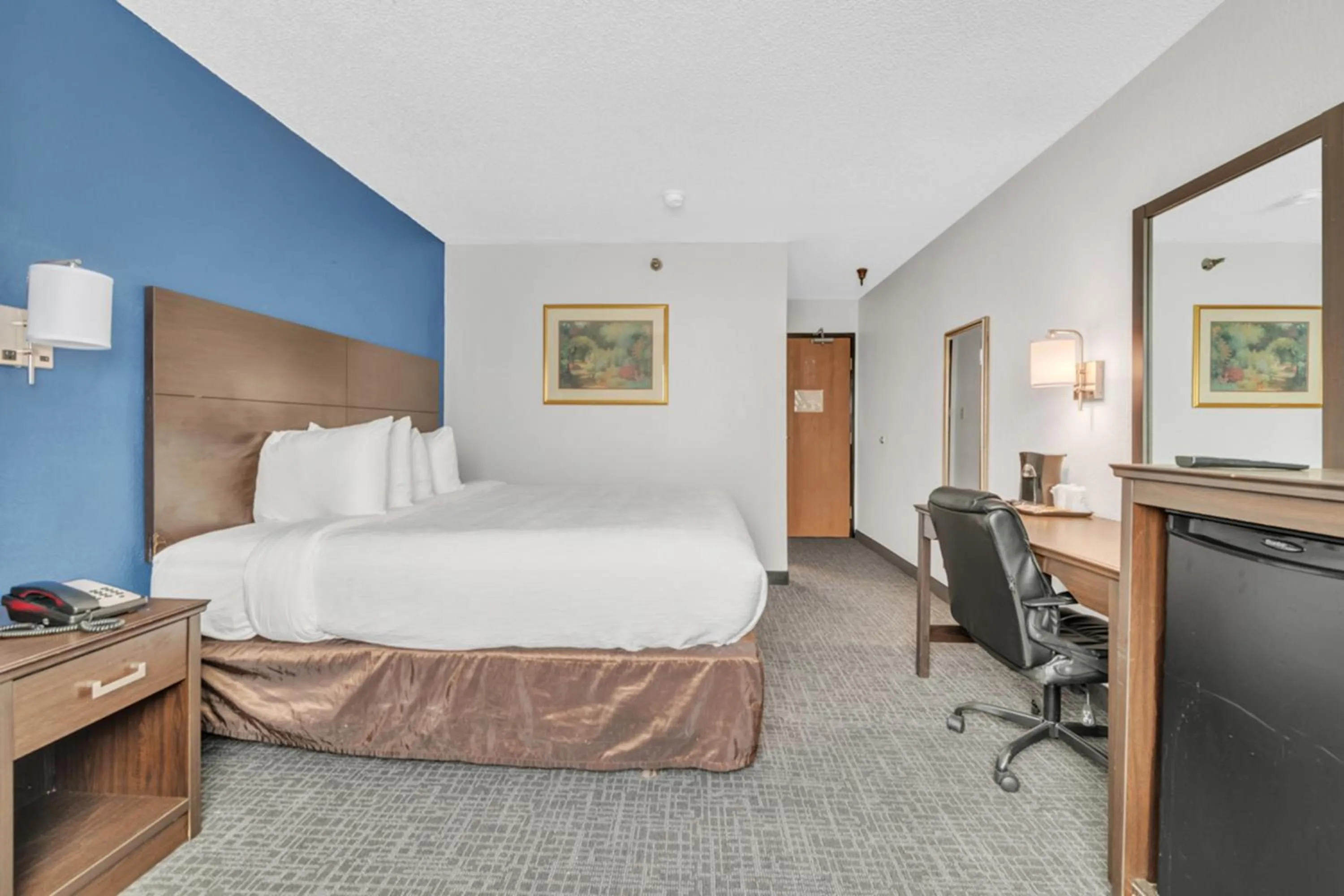 Bedroom, Bed in City Centre Inn at Newport News