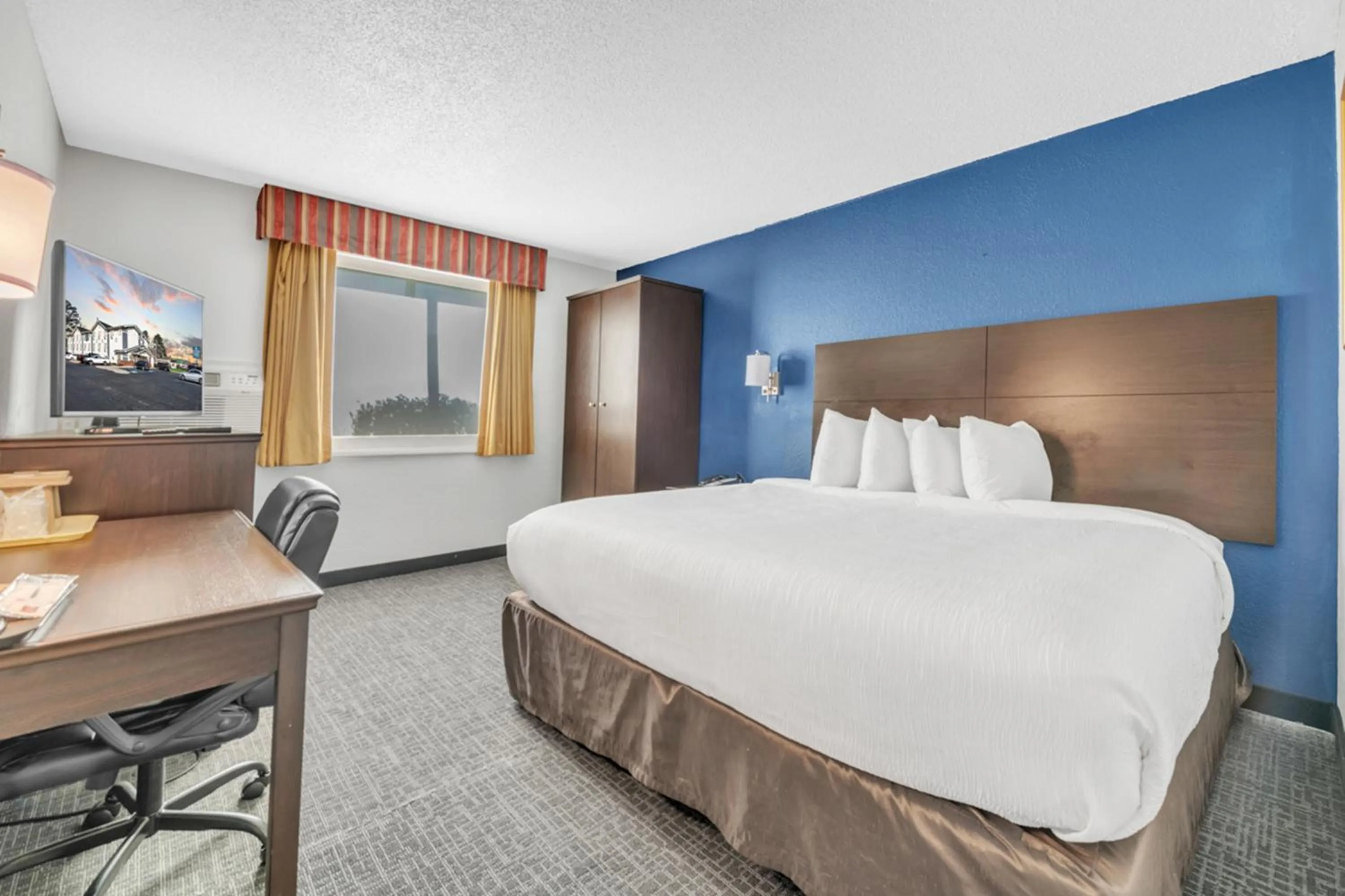 Bedroom, Bed in City Centre Inn at Newport News