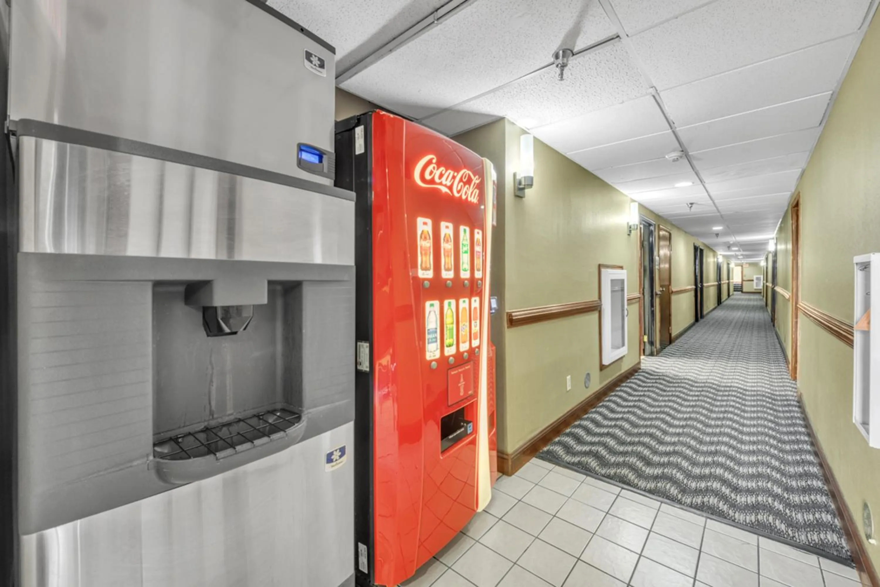 vending machine in City Centre Inn at Newport News