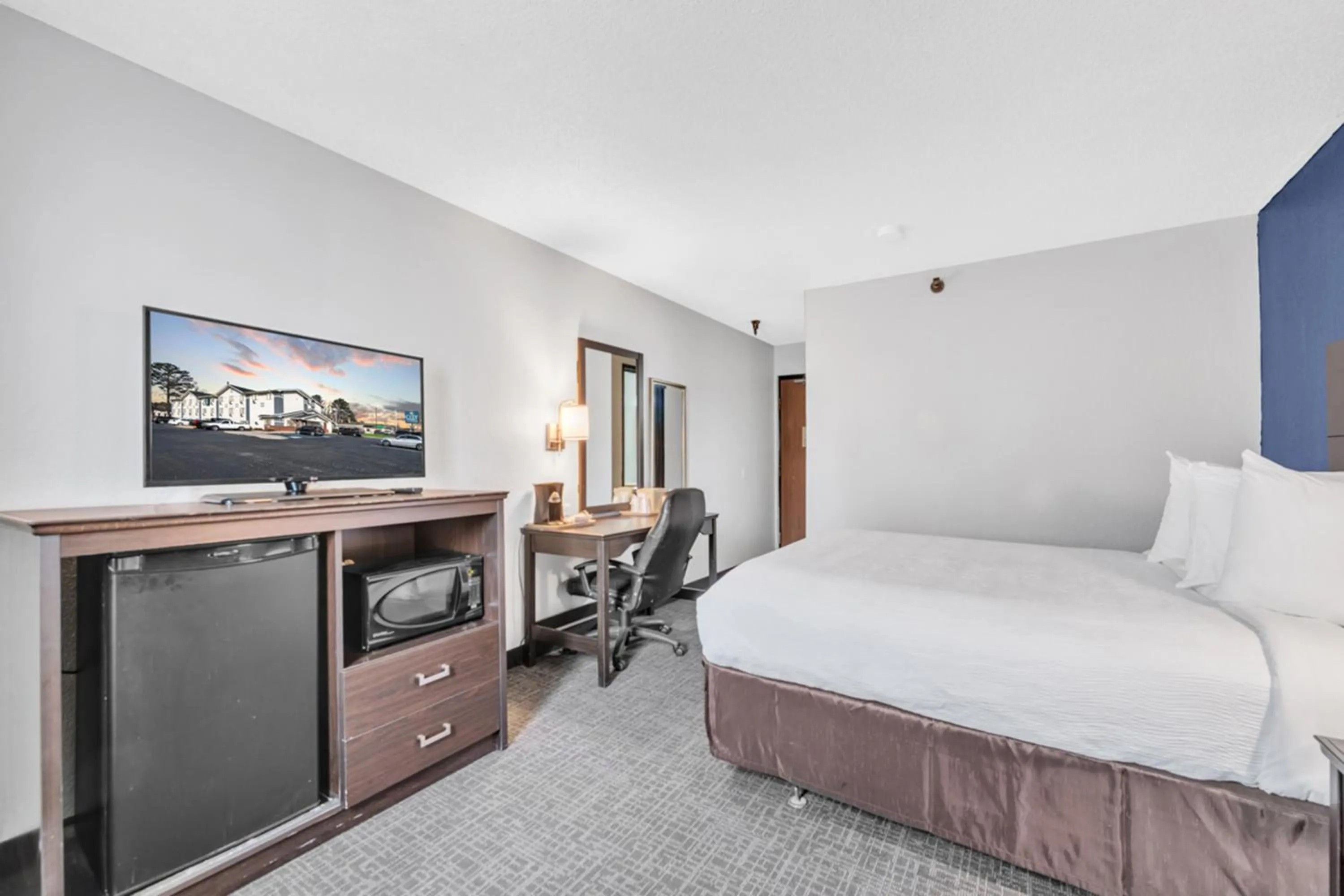 Bedroom, Bed in City Centre Inn at Newport News