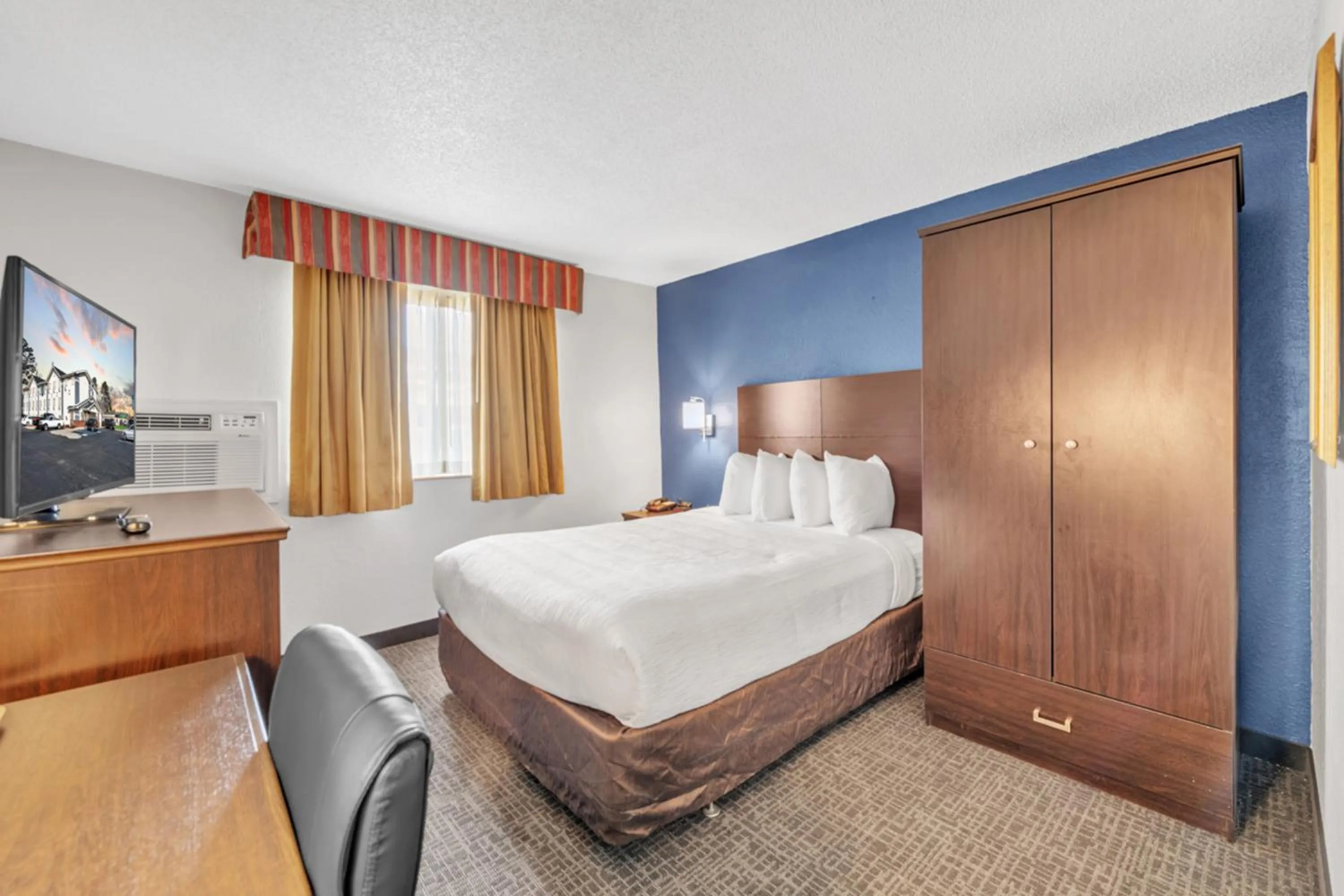 Bedroom, Bed in City Centre Inn at Newport News