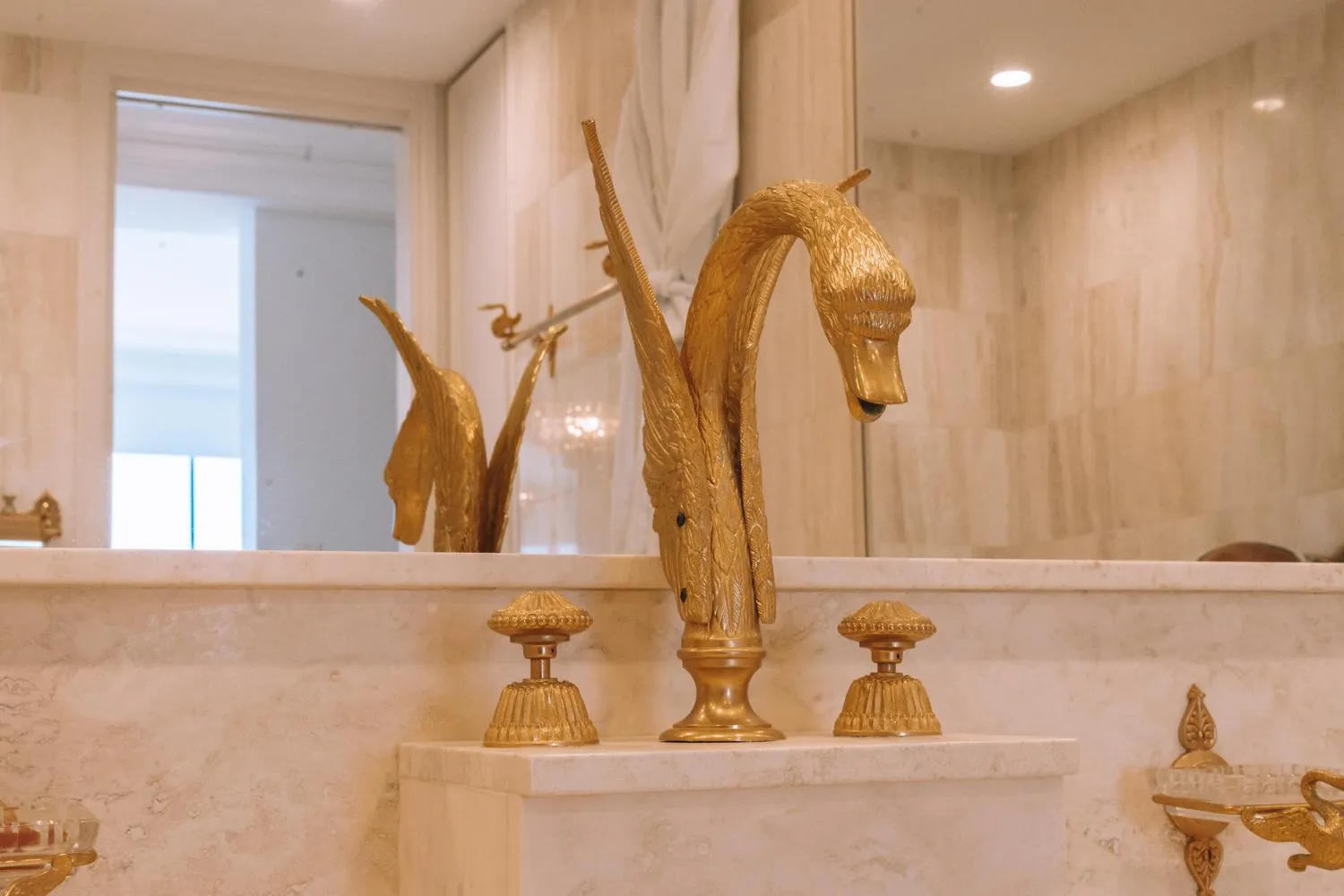 Bathroom in De Ville Apartments