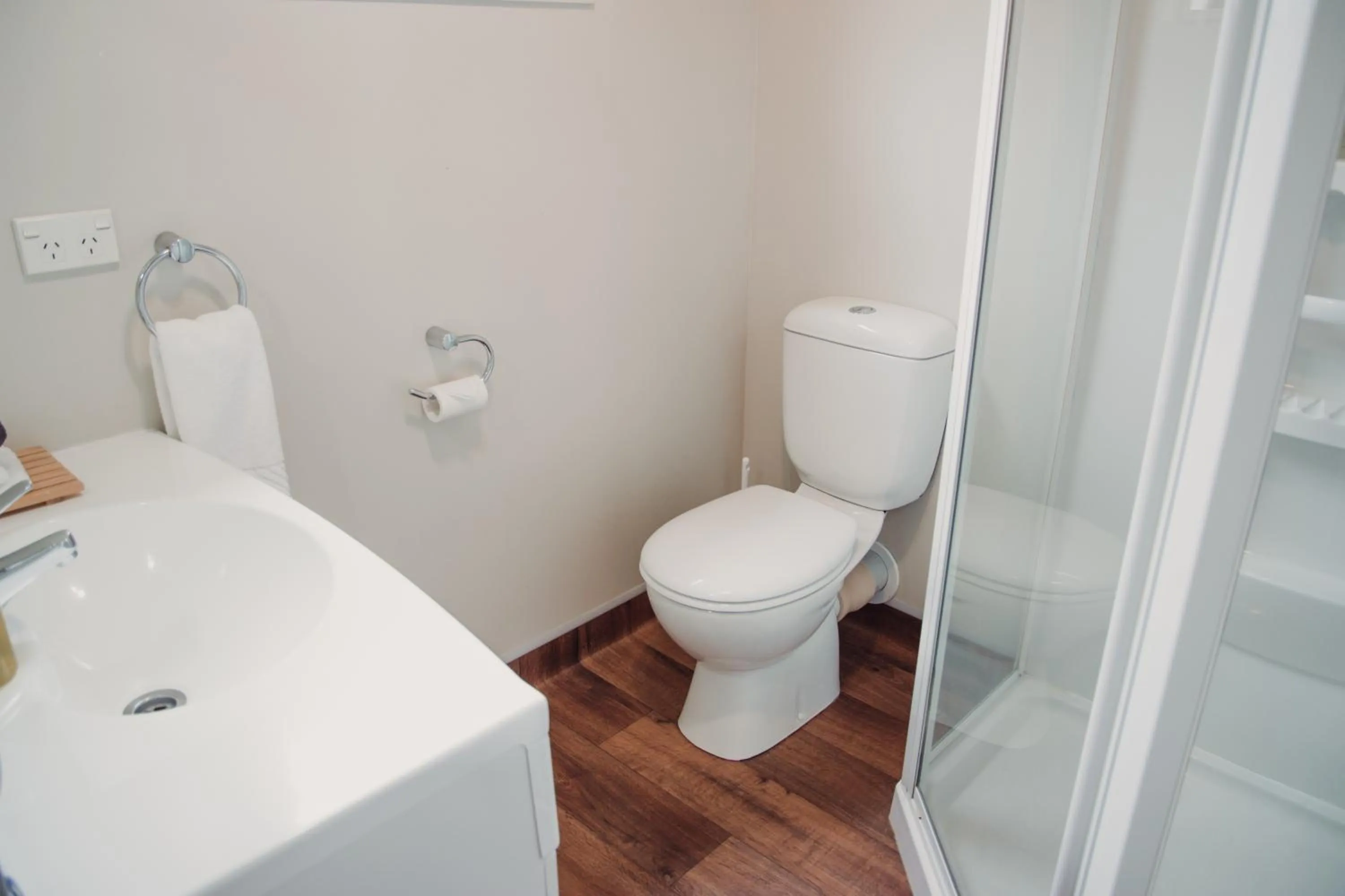 Toilet in 10 Cottages