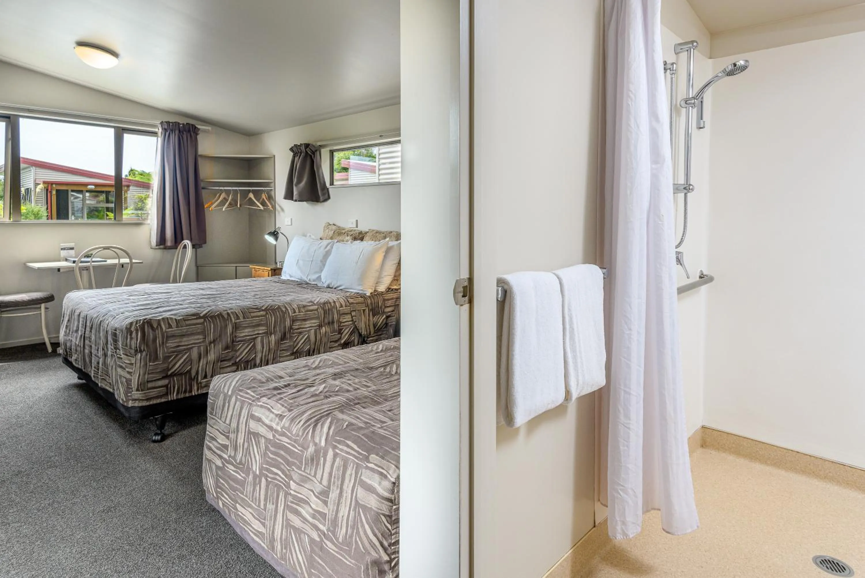 Bedroom, Bed in 10 Cottages